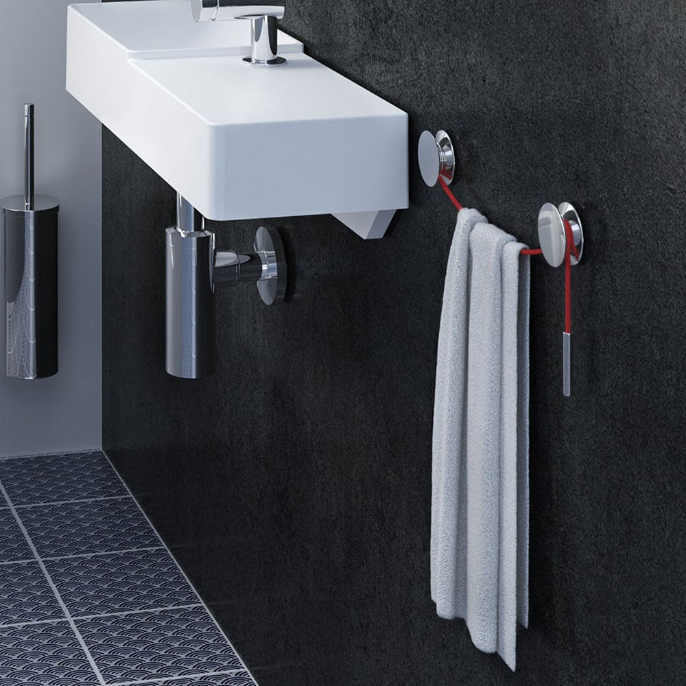 Porta asciugamani a muro in alluminio cromato della collezione 'Diabolo' by Cosmic - Corda rossa by CeramicStore | Lo specialista del tuo bagno