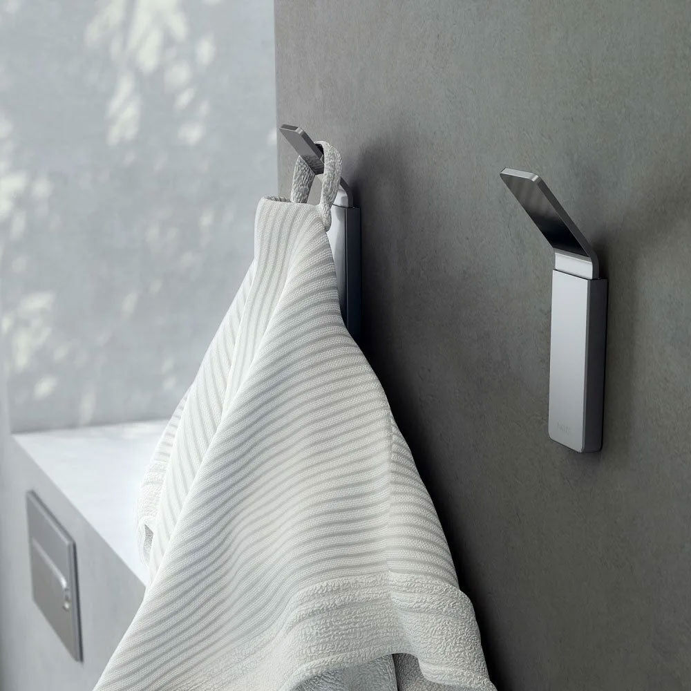 Appendino a muro in acciaio cromato della collezione 'Line' by Cosmic by CeramicStore | Lo specialista del tuo bagno