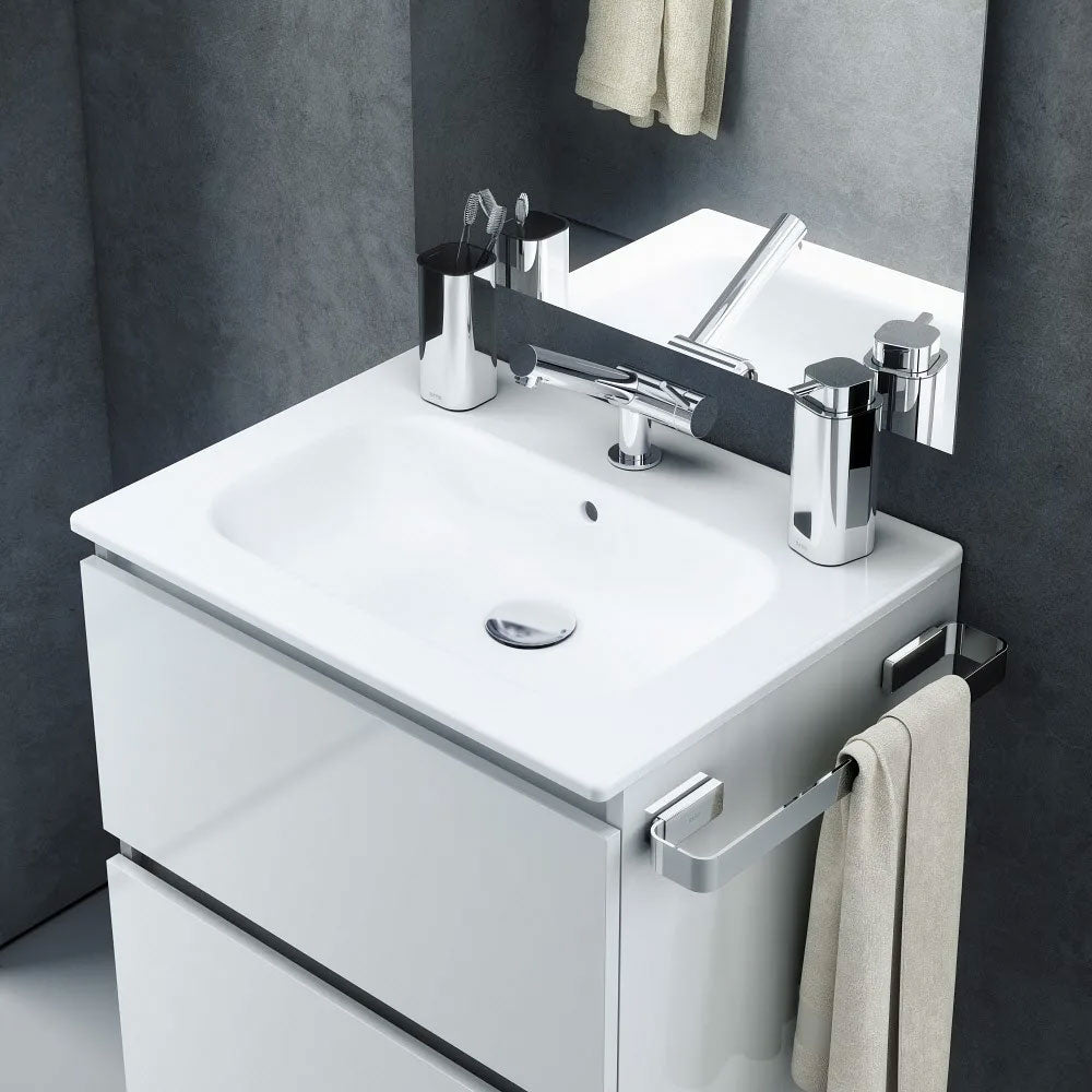 Porta asciugamano a muro in acciaio cromato della collezione 'Line' by Cosmic - cm 40x6,5x3 by CeramicStore | Lo specialista del tuo bagno