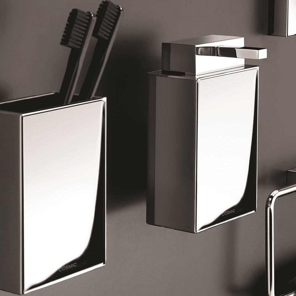 Dispenser sapone a muro in ottone cromato della collezione 'Bath Life' by Cosmic by CeramicStore | Lo specialista del tuo bagno
