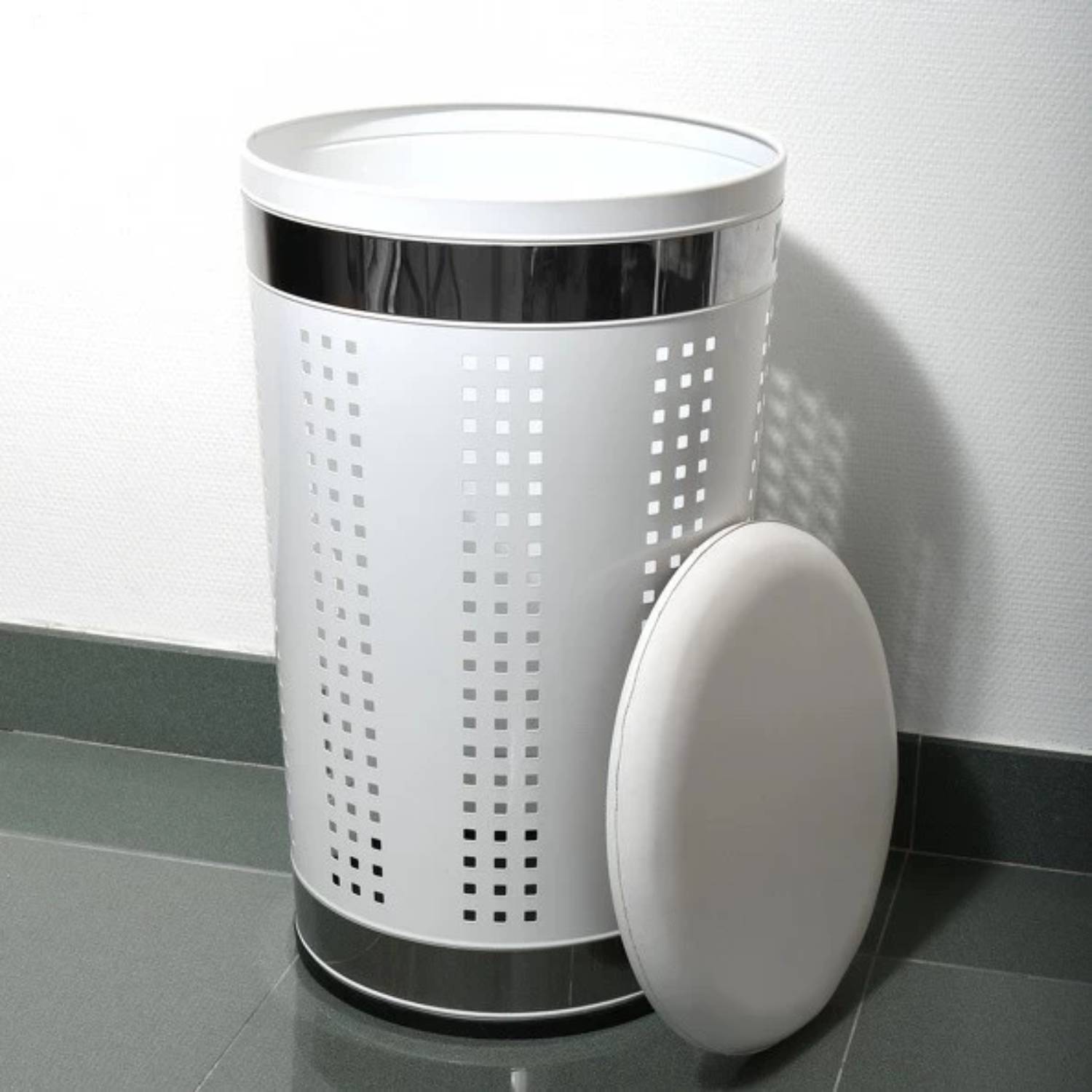 Cesto portabiancheria da 46 litri in acciaio inox colore bianco by CeramicStore | Lo specialista del tuo bagno