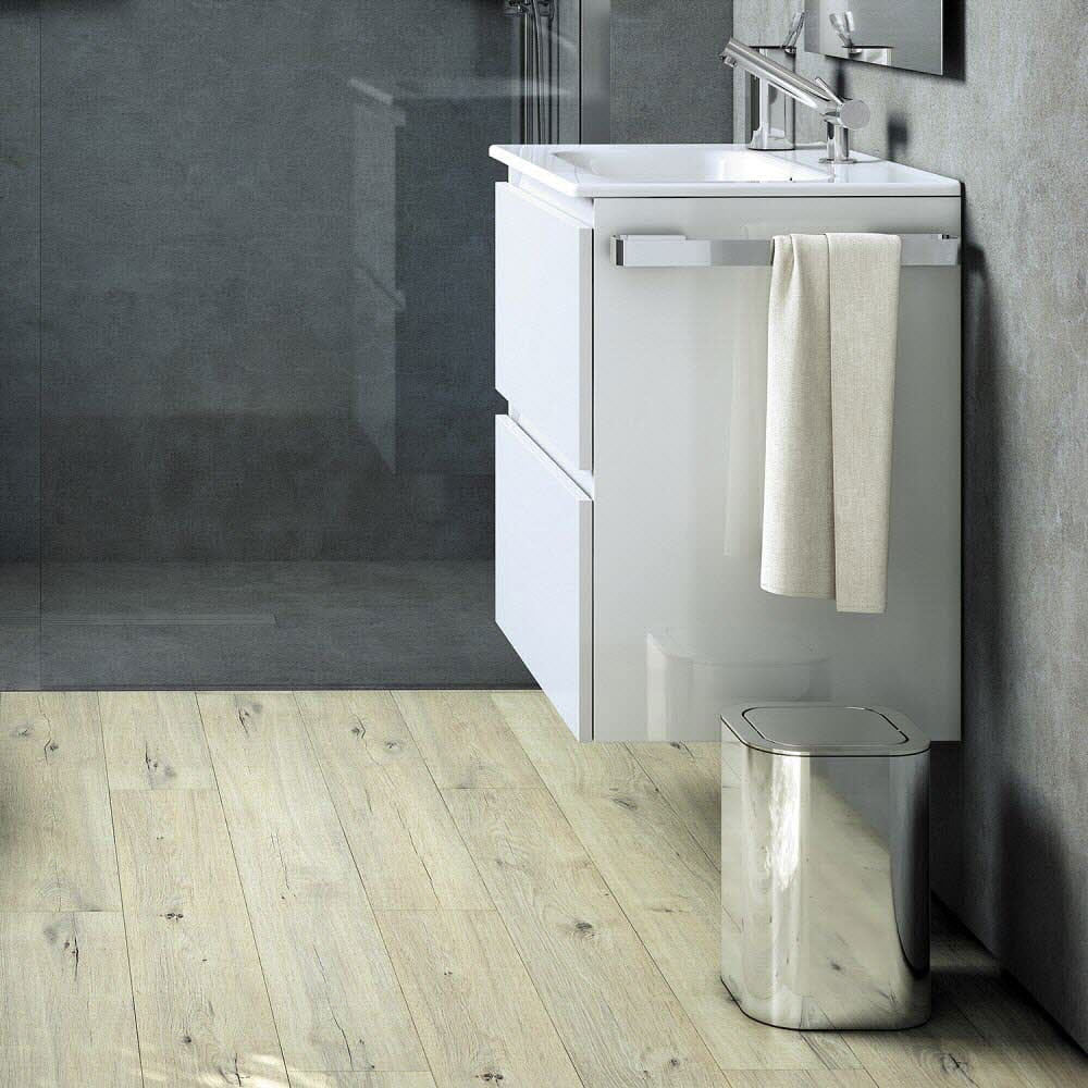 Cestino gettacarta da bagno in acciaio inox lucido della collezione 'Line' by Cosmic - cm 20,5x20,5x30 by CeramicStore | Lo specialista del tuo bagno
