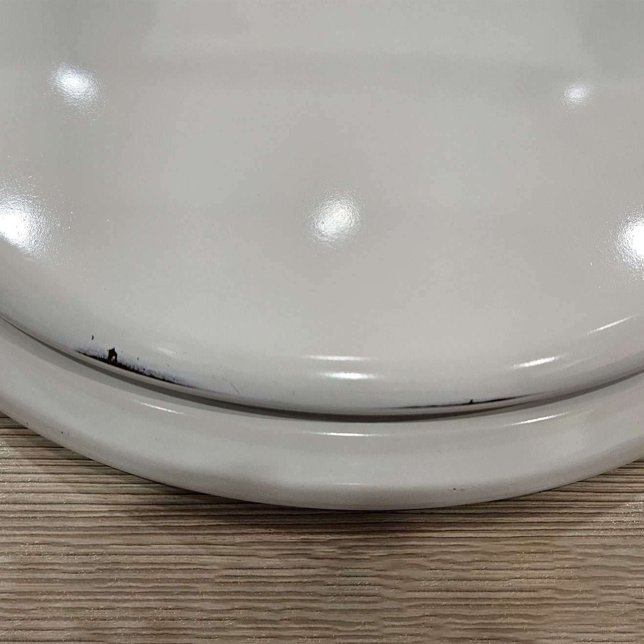 Versione outlet - Sedile wc universale Carrara & Matta in legno bianco Canyon larghezza 37 cm by CeramicStore | Lo specialista del tuo bagno