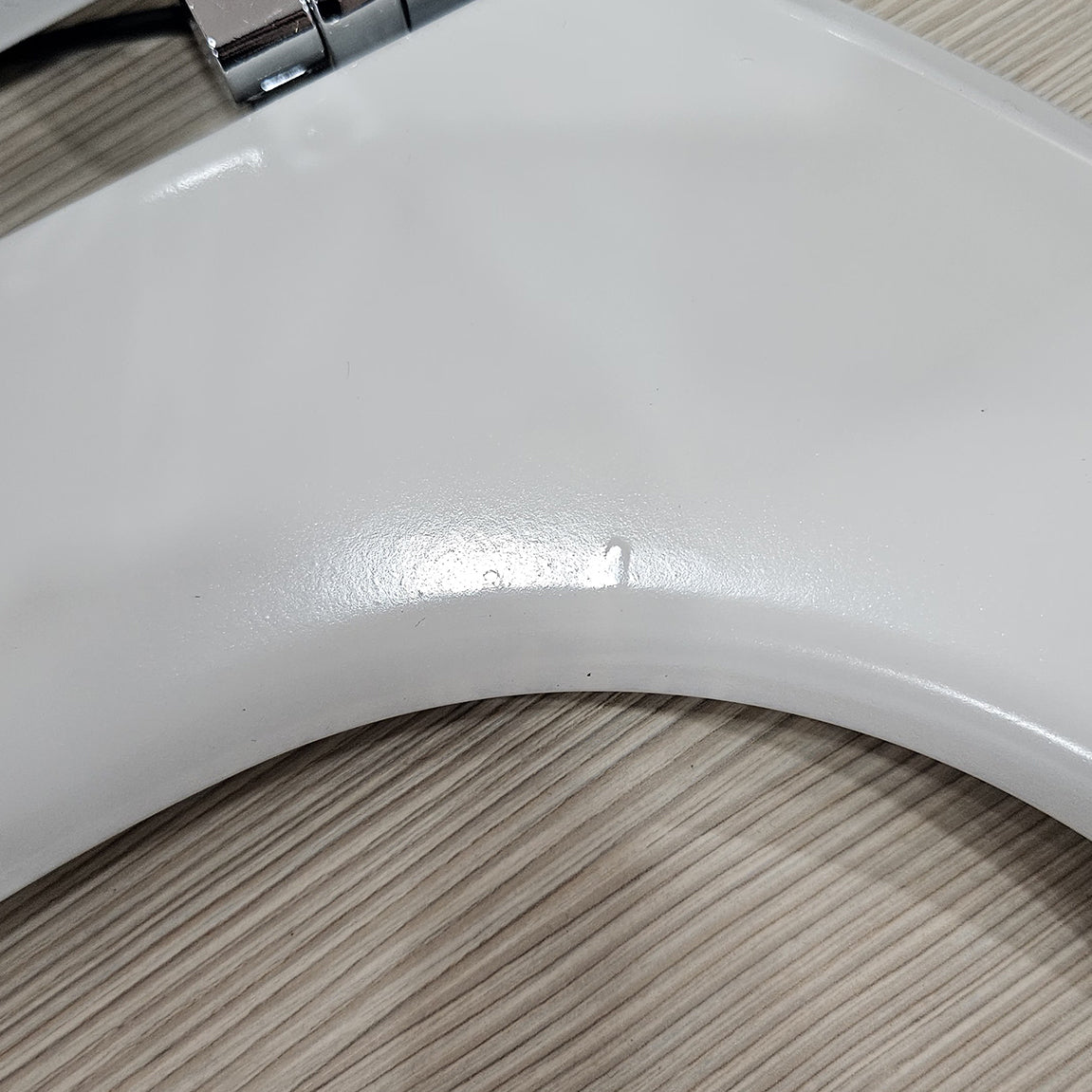 Versione outlet - Sedile wc universale Carrara & Matta in legno bianco Canyon larghezza 37 cm by CeramicStore | Lo specialista del tuo bagno