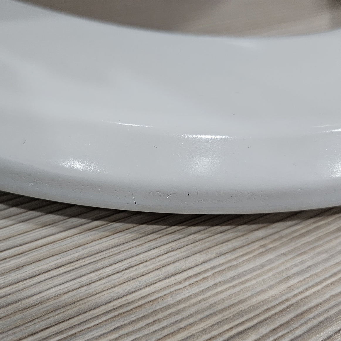 Versione outlet - Sedile wc universale Carrara & Matta in legno bianco Canyon larghezza 37 cm by CeramicStore | Lo specialista del tuo bagno