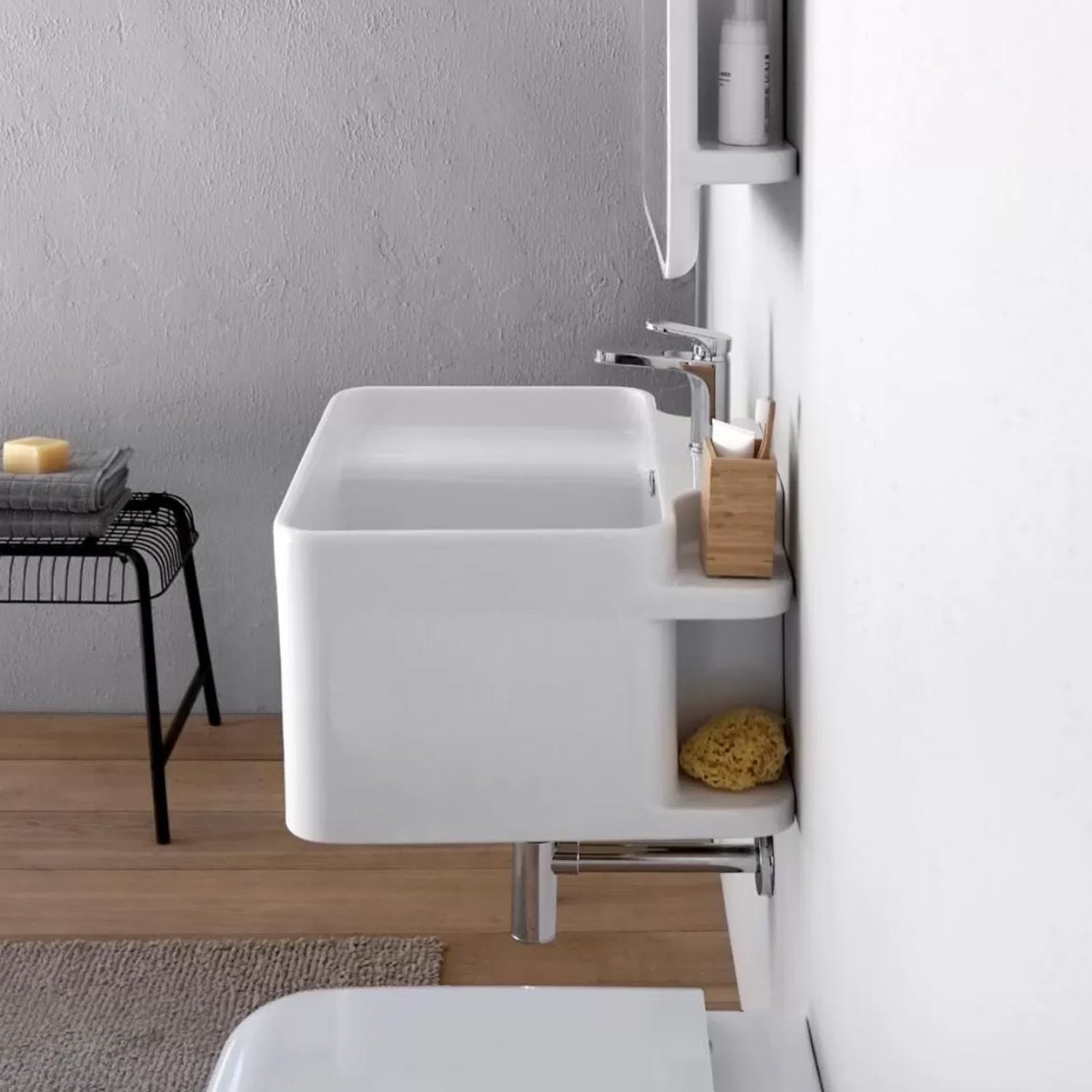 Lavabo sospeso Azzurra Anfibio 60x50 cm con piano in legno - Bianco lucido by CeramicStore | Lo specialista del tuo bagno