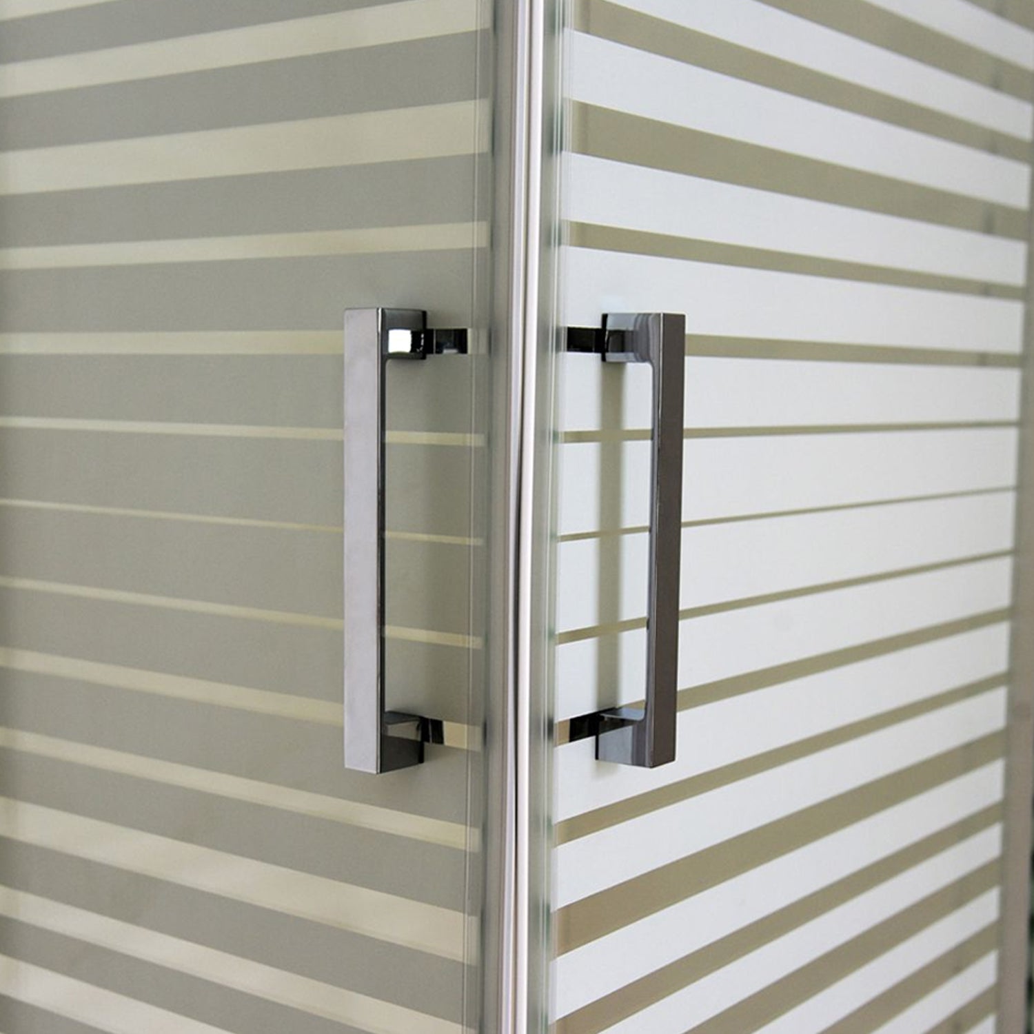 Box doccia Iconic cm 70x80 con apertura scorrevole angolare in vetro anticalcare Smart Clean serigrafato 6 mm by CeramicStore | Lo specialista del tuo bagno