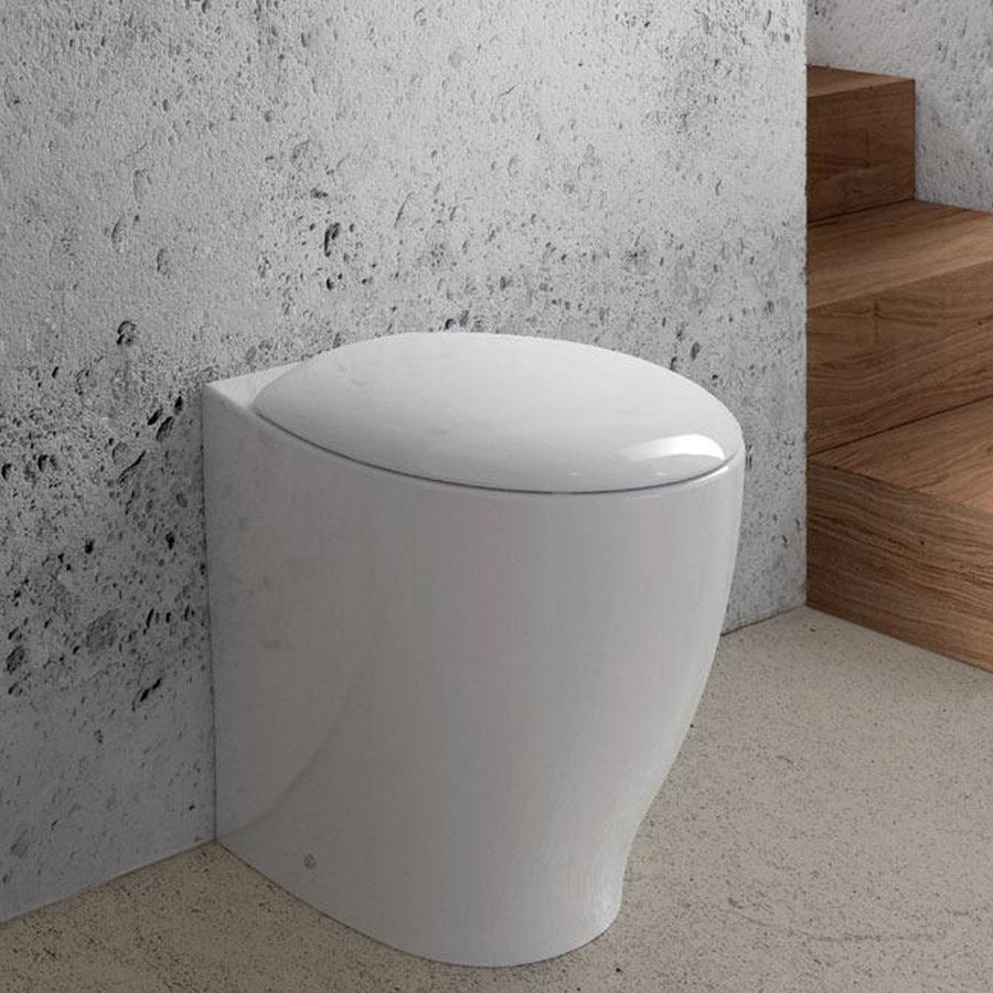 Sanitari filomuro moderni Domus Falerii modello Mascalzone con sedile SoftClose