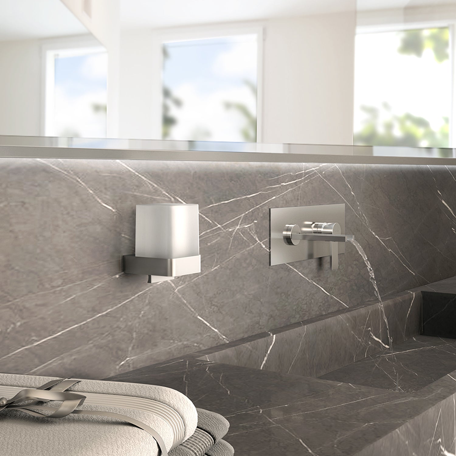 Distributore di sapone quadrato di Gedy modello Giava da 150 ml in vetro e Cromall - Cromato by CeramicStore | Lo specialista del tuo bagno