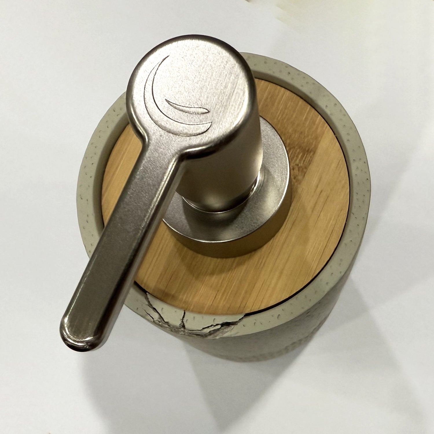 Versione outlet - Dosasapone in cemento e bamb๠Gedy serie Afrodite - Grigio