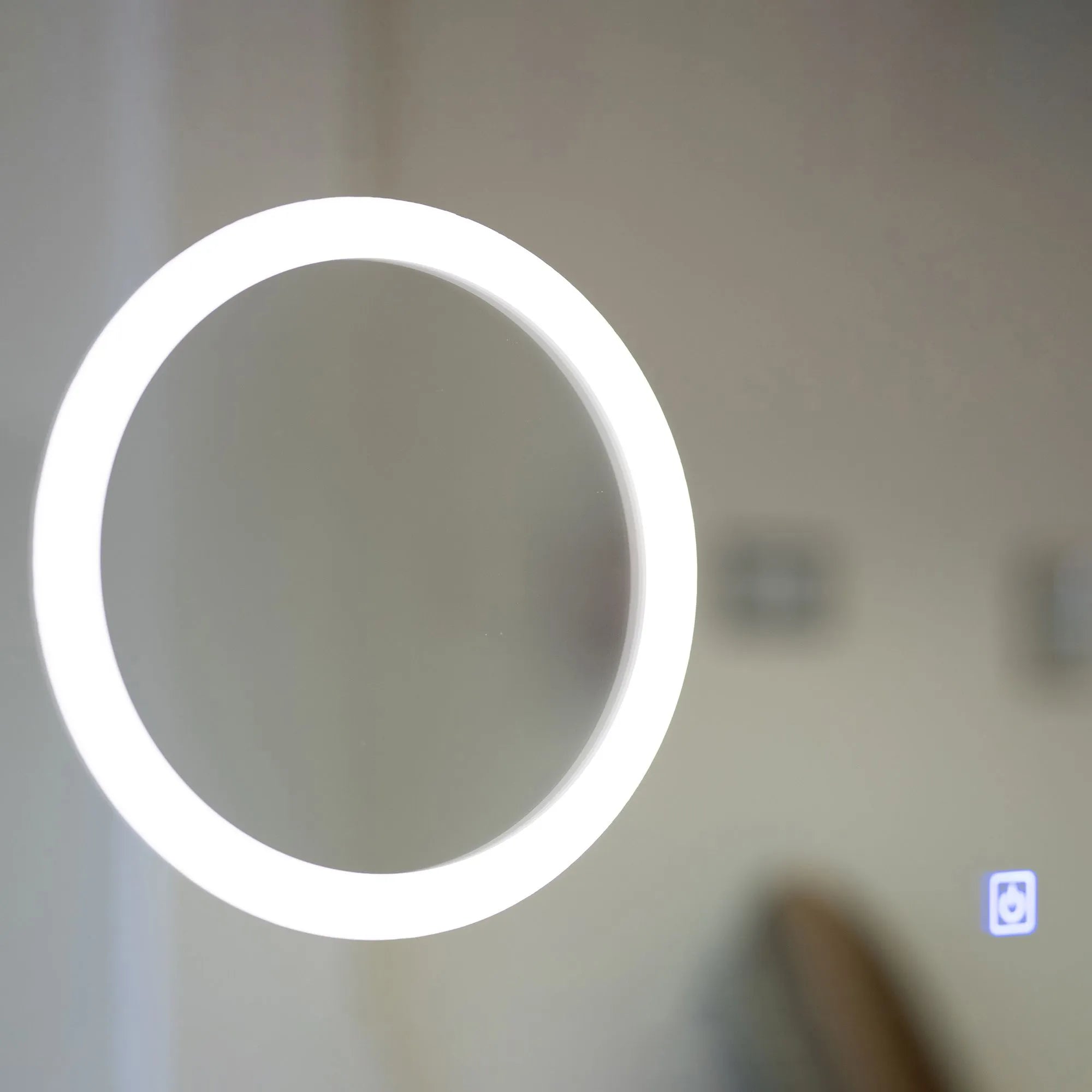Specchio rettangolare touch dotato di orologio, termometro e ingrandimento 80x60 cm by CeramicStore | Lo specialista del tuo bagno