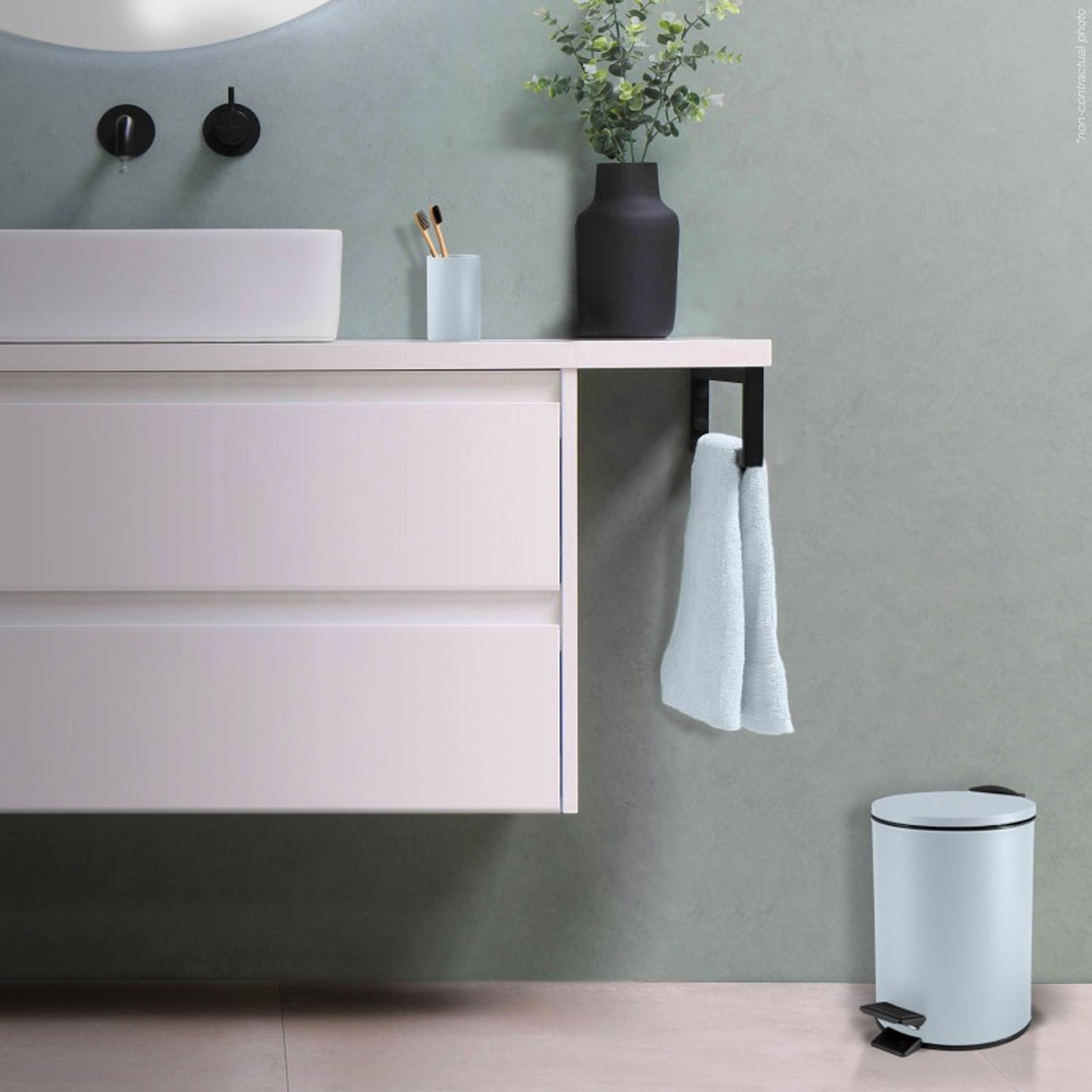 Pattumiera a pedale 3L in Acciaio modello Adelar - Blu Ghiaccio Opaco by CeramicStore | Lo specialista del tuo bagno