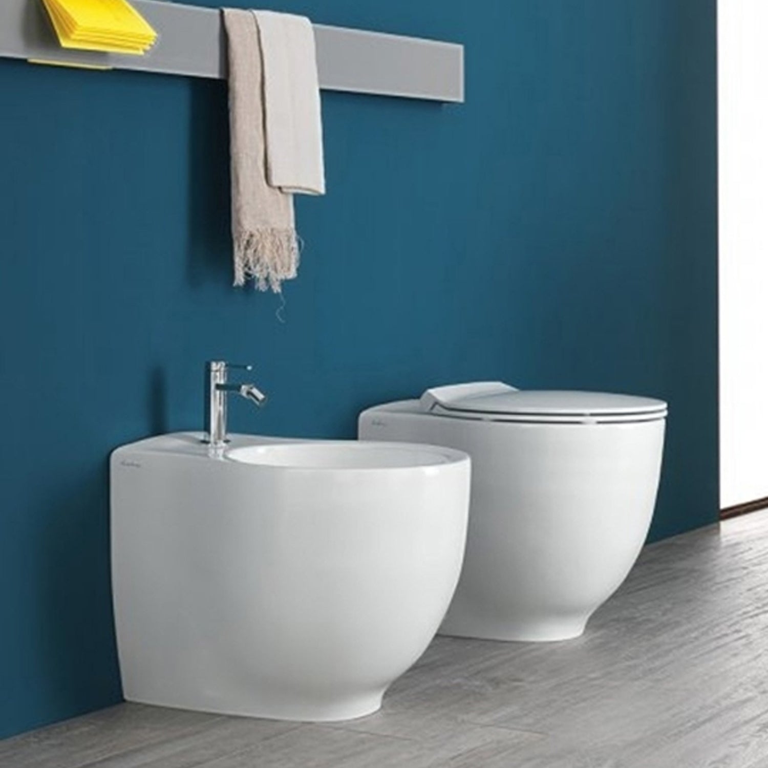 Sanitari filomuro 55x37 cm collezione Le Fiabe di Hatria con sedile soft close