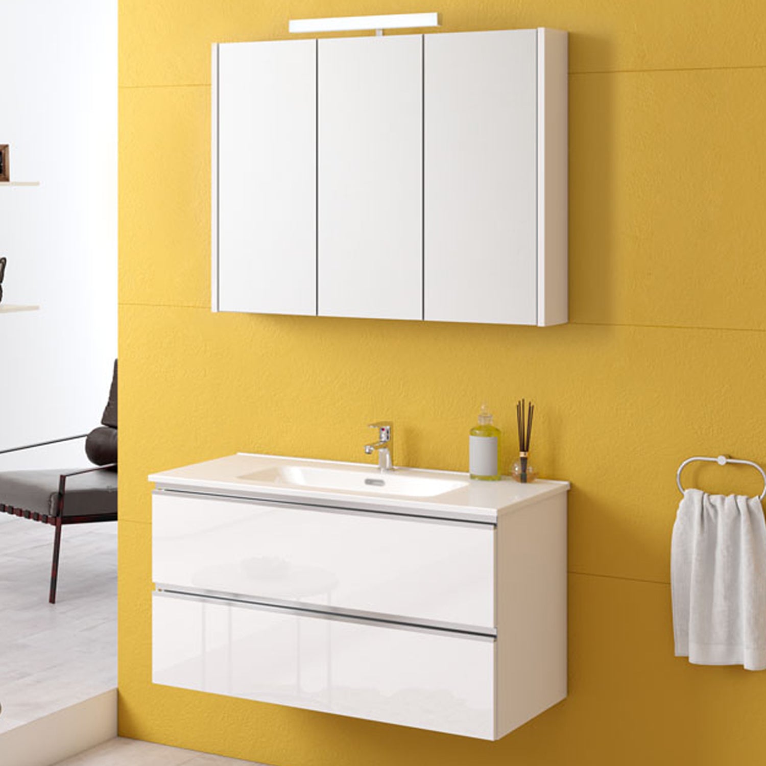 Composizione bagno sospesa con lavabo e specchio contenitore modello York09 90 cm Bianco Lucido by CeramicStore | Lo specialista del tuo bagno