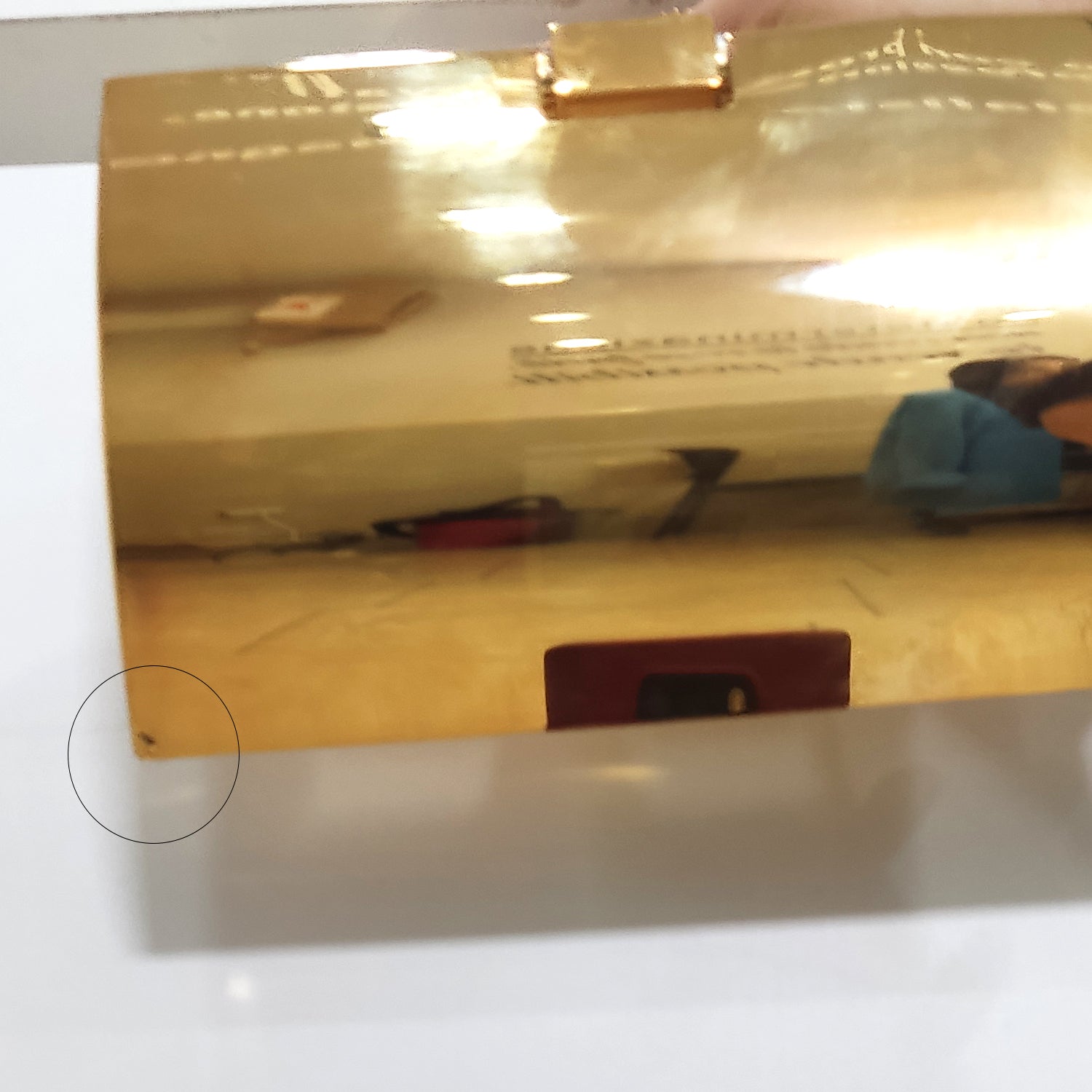 Portarotolo coperto in ottone da fissare a parete collezione Dado di Lineabeta - Metallo oro versione outlet