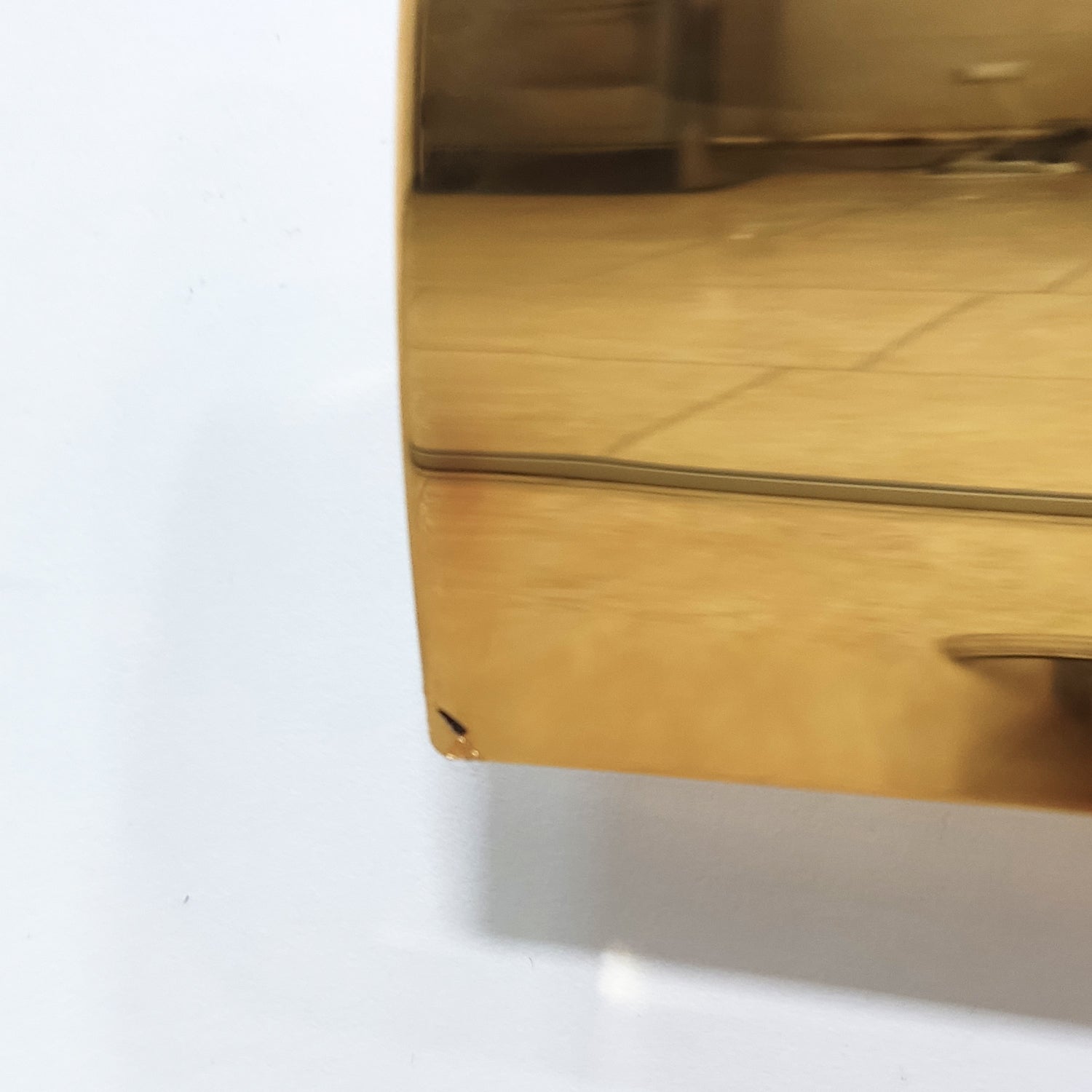 Portarotolo coperto in ottone da fissare a parete collezione Dado di Lineabeta - Metallo oro versione outlet