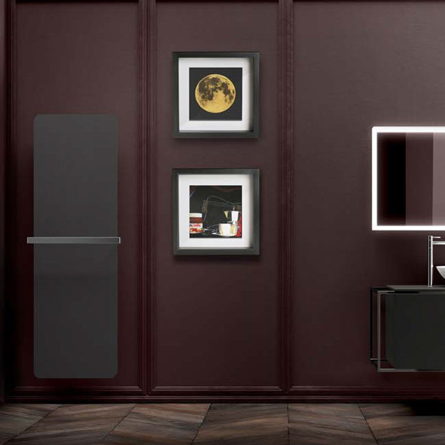 Termoarredo elettrico a muro in acciaio al carbonio collezione Caligo di Lineabeta colore antracite cm 47x179 by CeramicStore | Lo specialista del tuo bagno