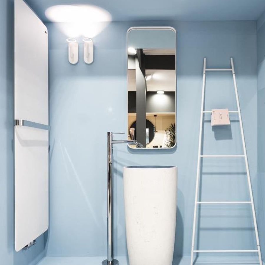 Termoarredo idraulico 662 Watt a muro in acciaio al carbonio collezione Caligo di Lineabeta colore bianco cm 47x119 by CeramicStore | Lo specialista del tuo bagno