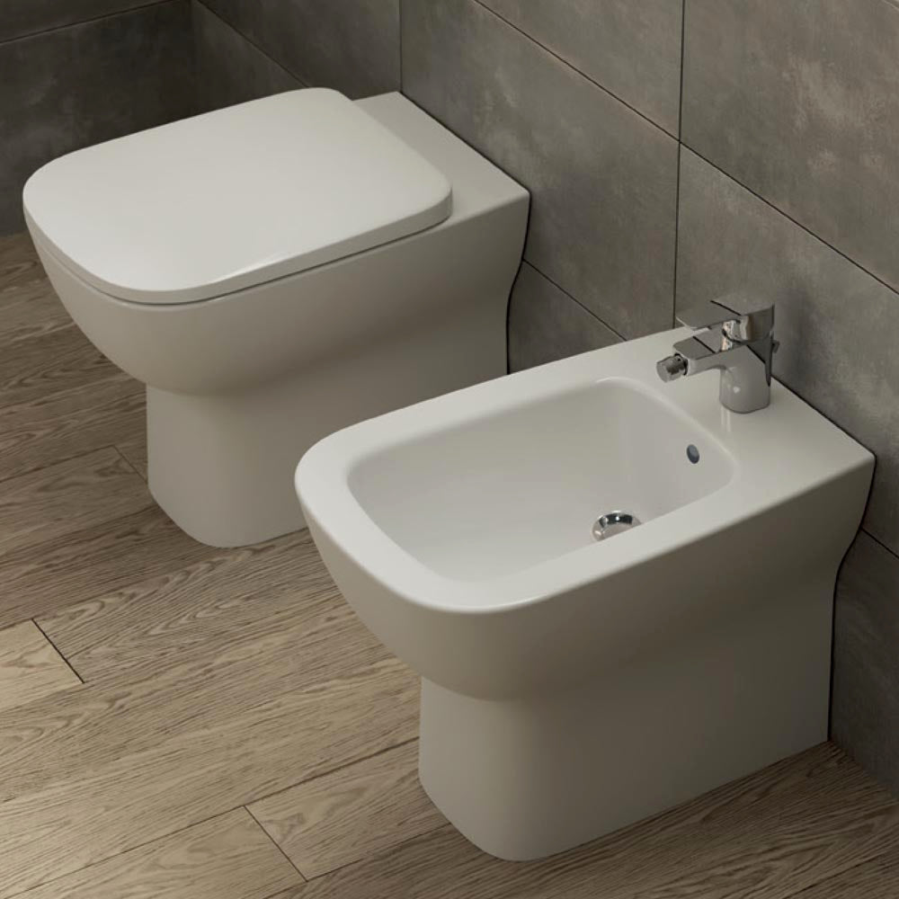 Sanitari filo muro con scarico traslato Ideal Standard Esedra Wc + bidet + sedile slim