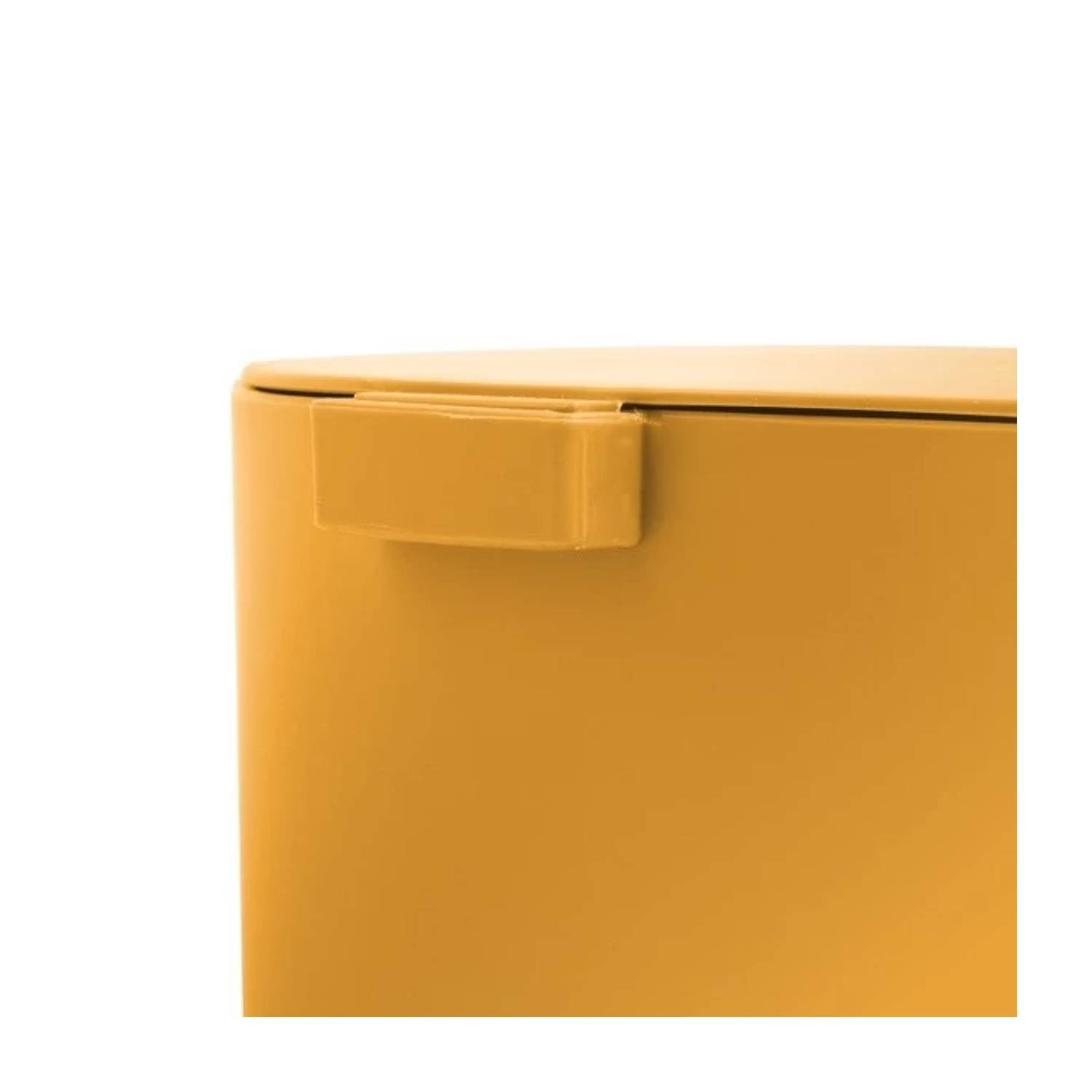 Pattumiera a pedale modello Osaki capienza 3 litri colore zafferano by CeramicStore | Lo specialista del tuo bagno