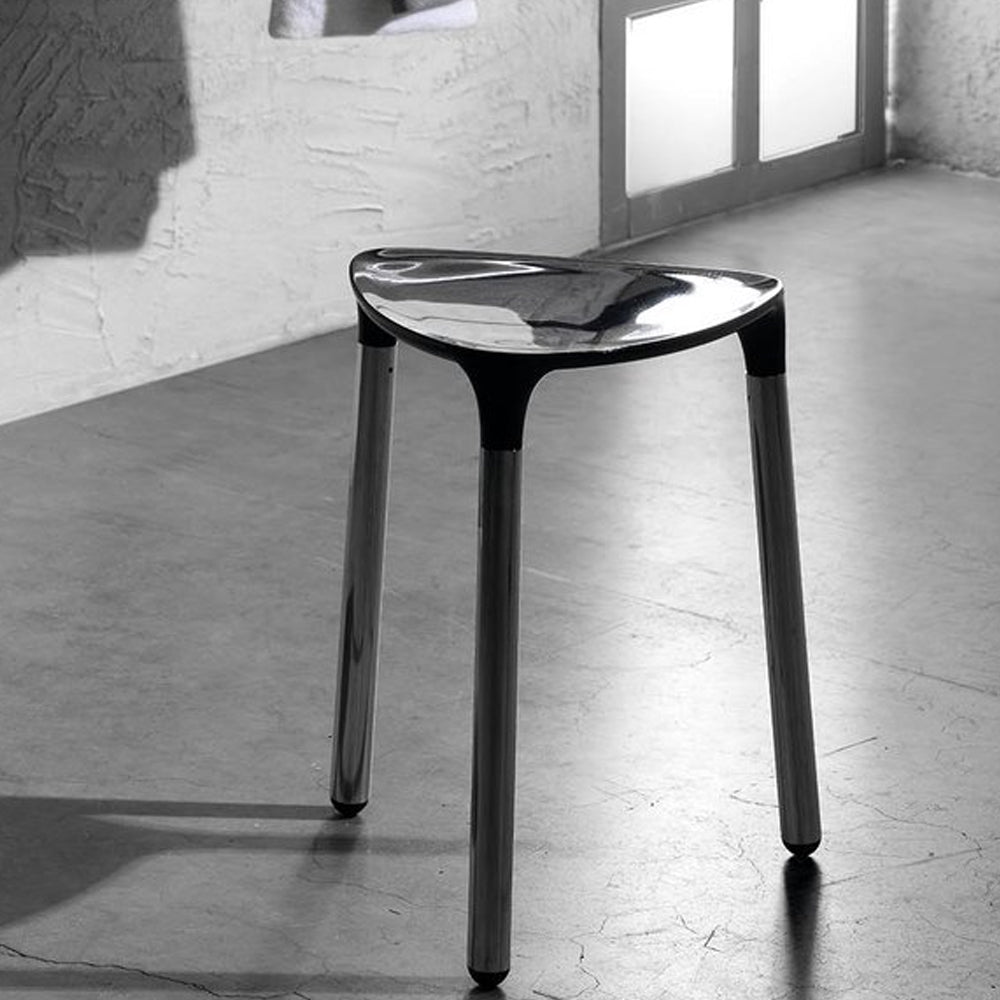 Sgabello Yannis di Gedy in acciaio inox e resine termoplastiche - Nero
