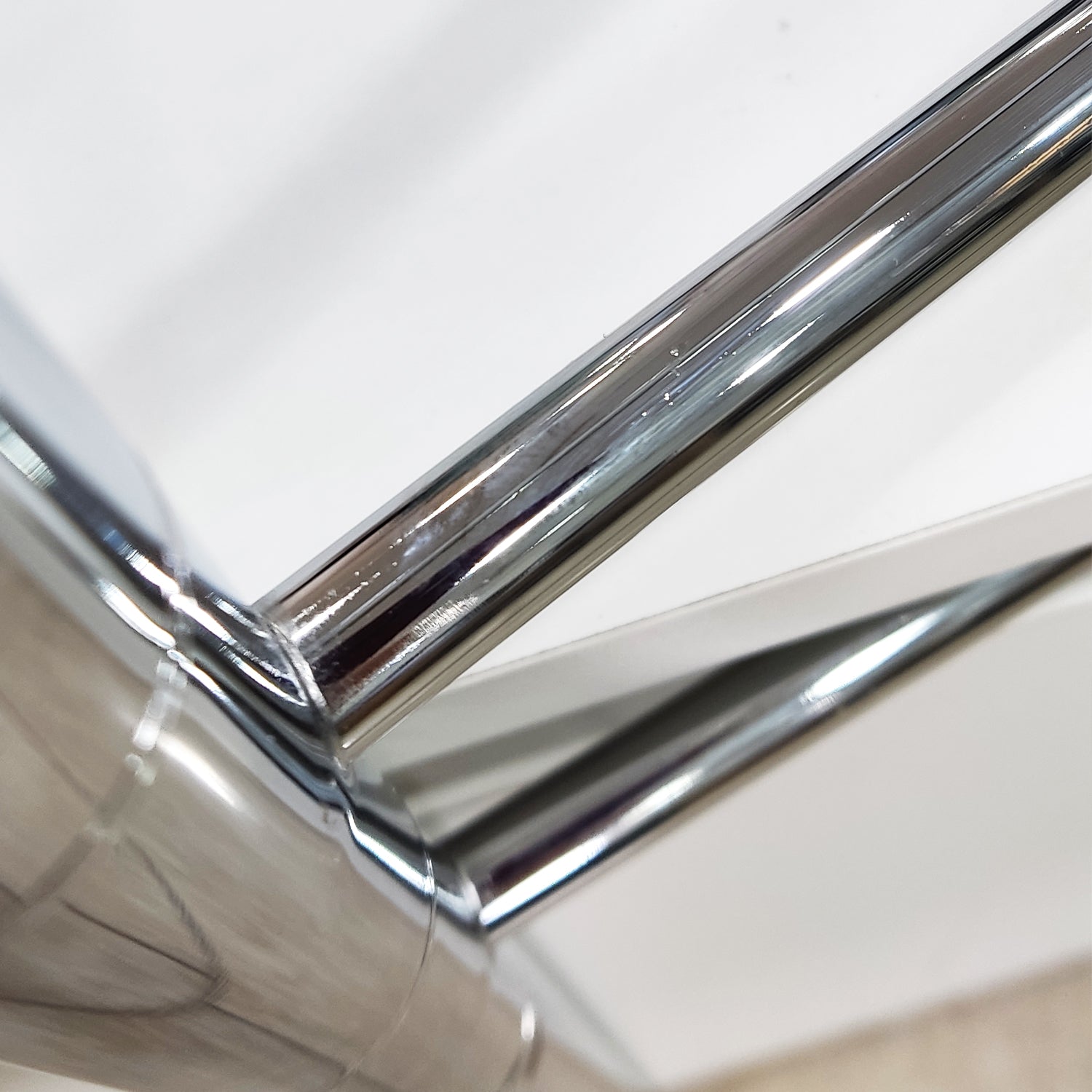 Piantana portasalviette modello Tracy di Gedy - Cromo versione outlet