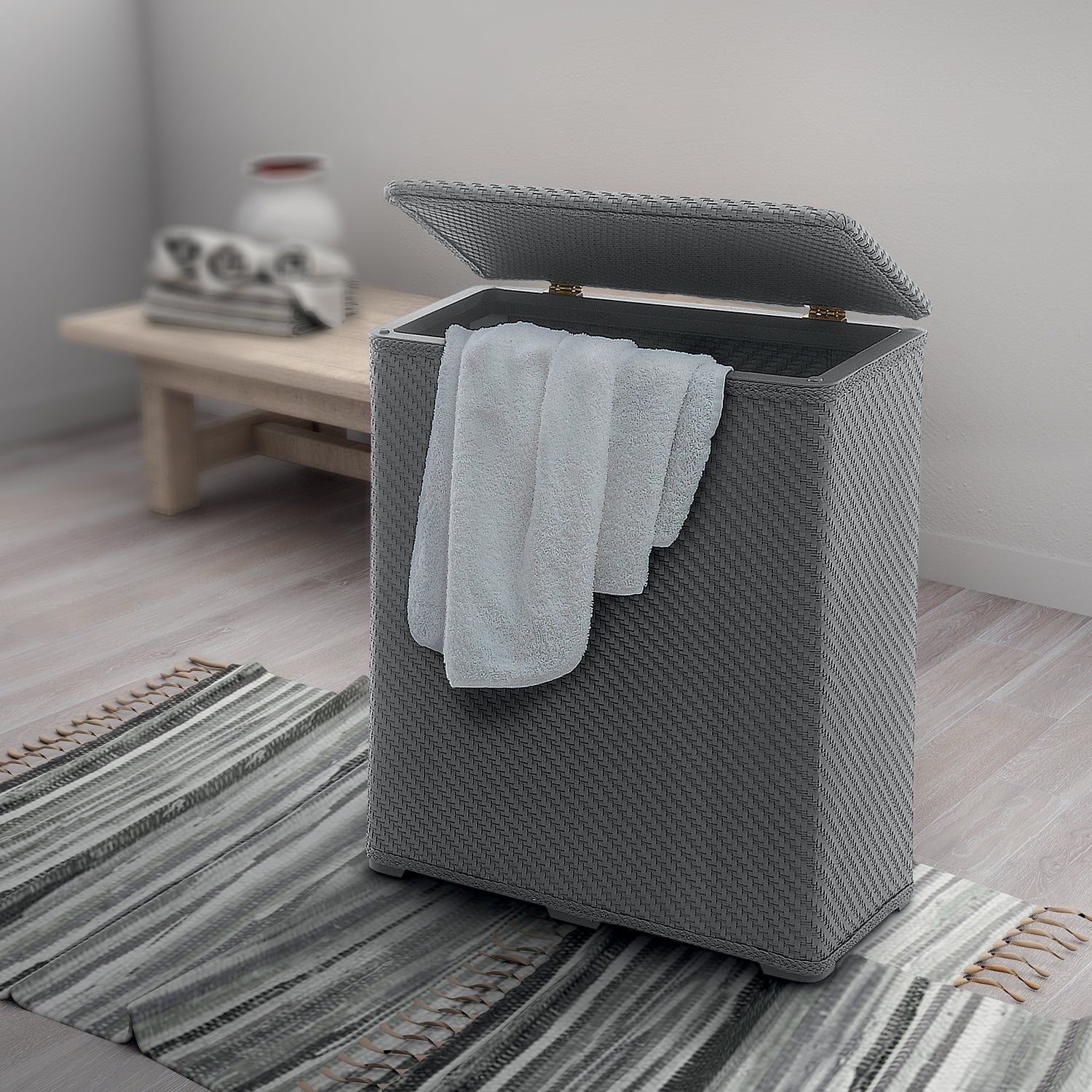 Porta biancheria in resine termoplastiche della collezione ''Ambrogio'' by Gedy - Grigio by CeramicStore | Lo specialista del tuo bagno