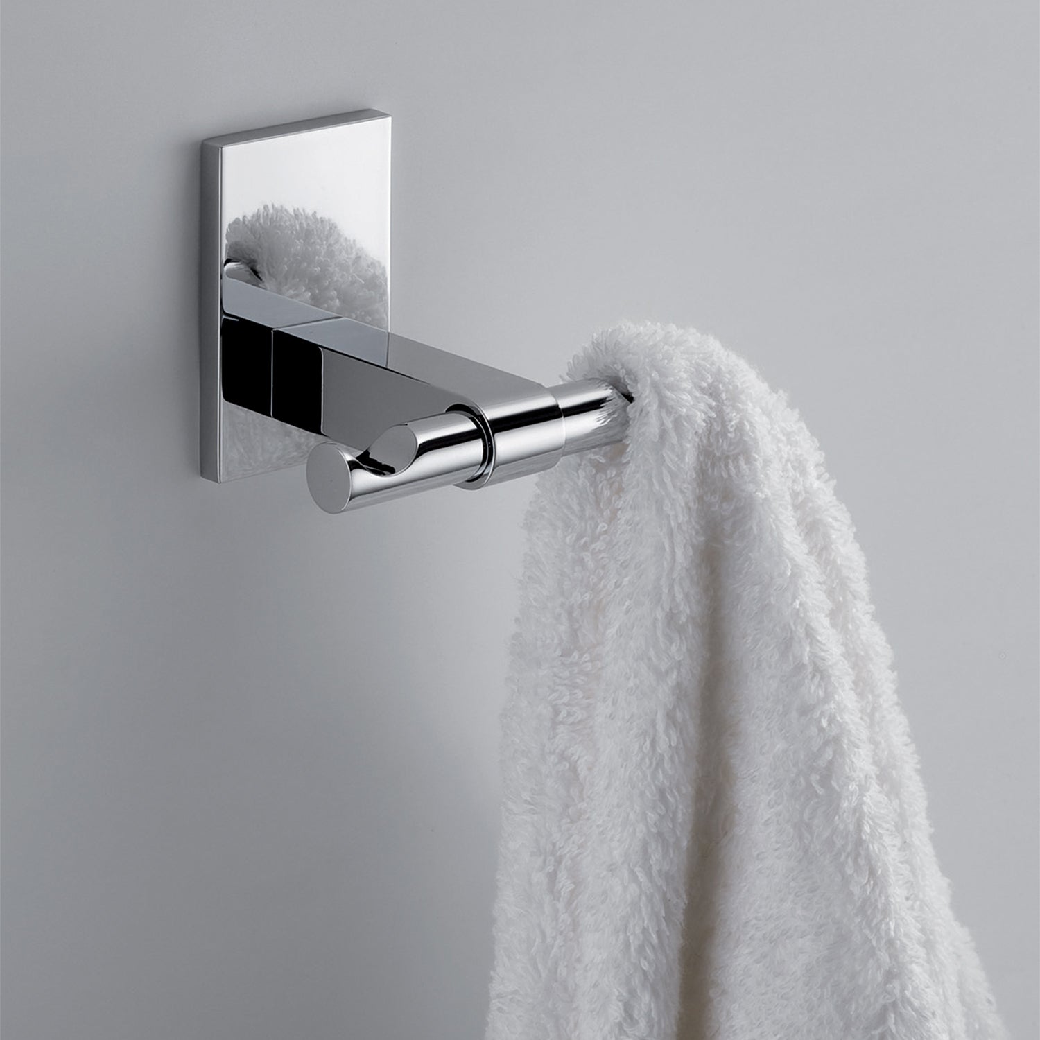 Gedy Appendiabiti doppio Maine in acciaio inox e cromall fissaggio a muro a incollo by CeramicStore | Lo specialista del tuo bagno
