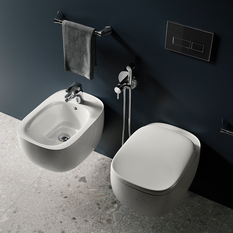 Coppia di sanitari sospesi collezione Illusion di Rak Ceramics con sistema Rimless