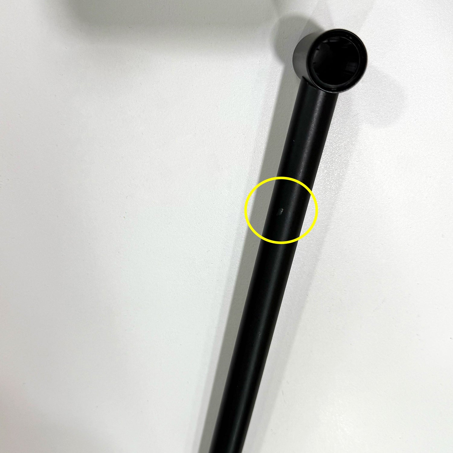 Versione Outlet - Piantana porta asciugamani a 3 rami modello Ella nella finitura Nero Opaco