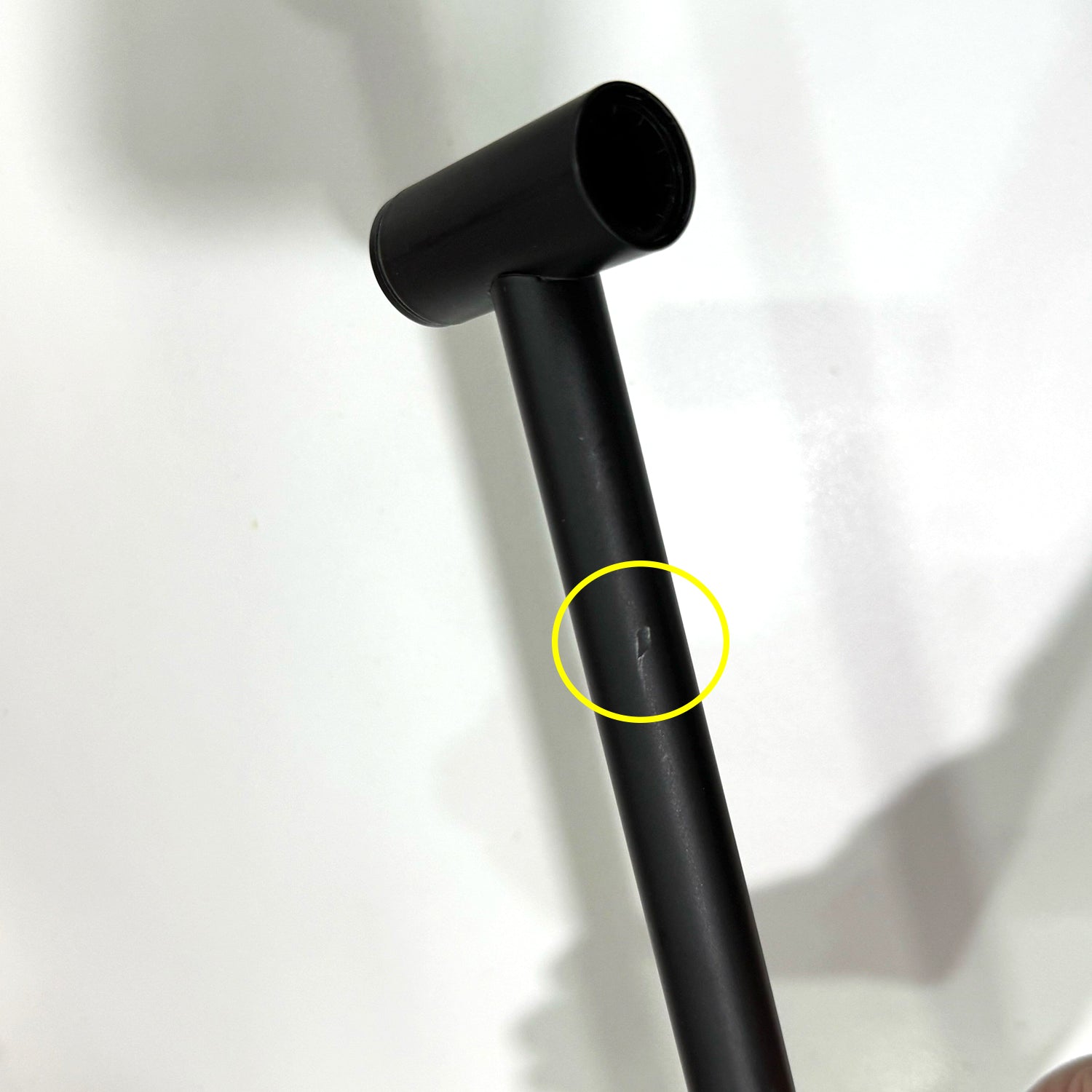 Versione Outlet - Piantana porta asciugamani a 3 rami modello Ella nella finitura Nero Opaco