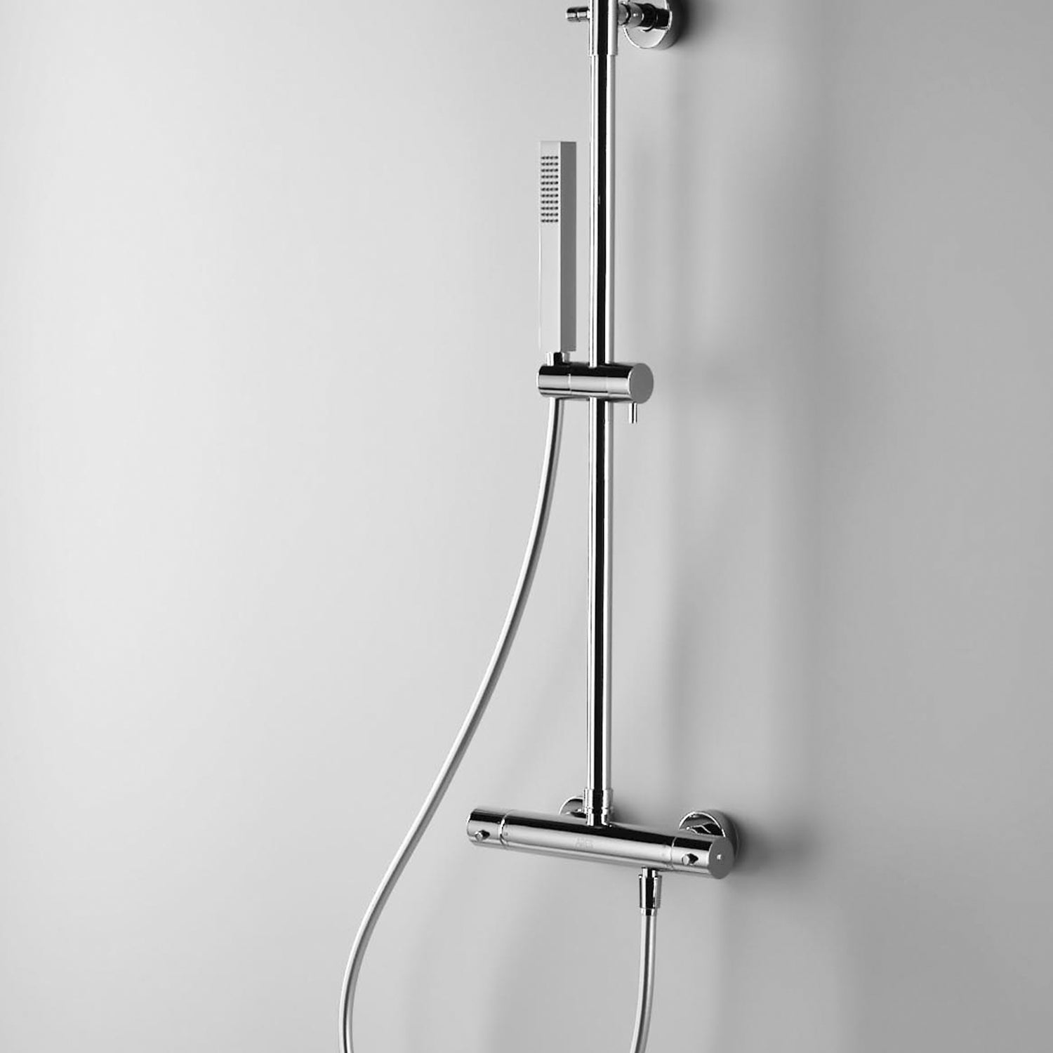 Colonna doccia termostatica Ares Althea LT con soffione quadrato 20x20 cm telescopica by CeramicStore | Lo specialista del tuo bagno