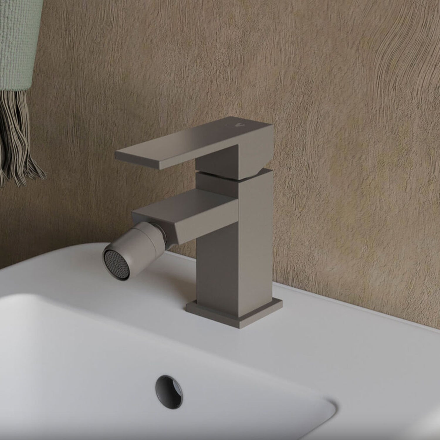 Miscelatore bidet monocomando RubiFlux Square Mud con piletta di scarico click-clack - Grigio Fango by CeramicStore | Lo specialista del tuo bagno