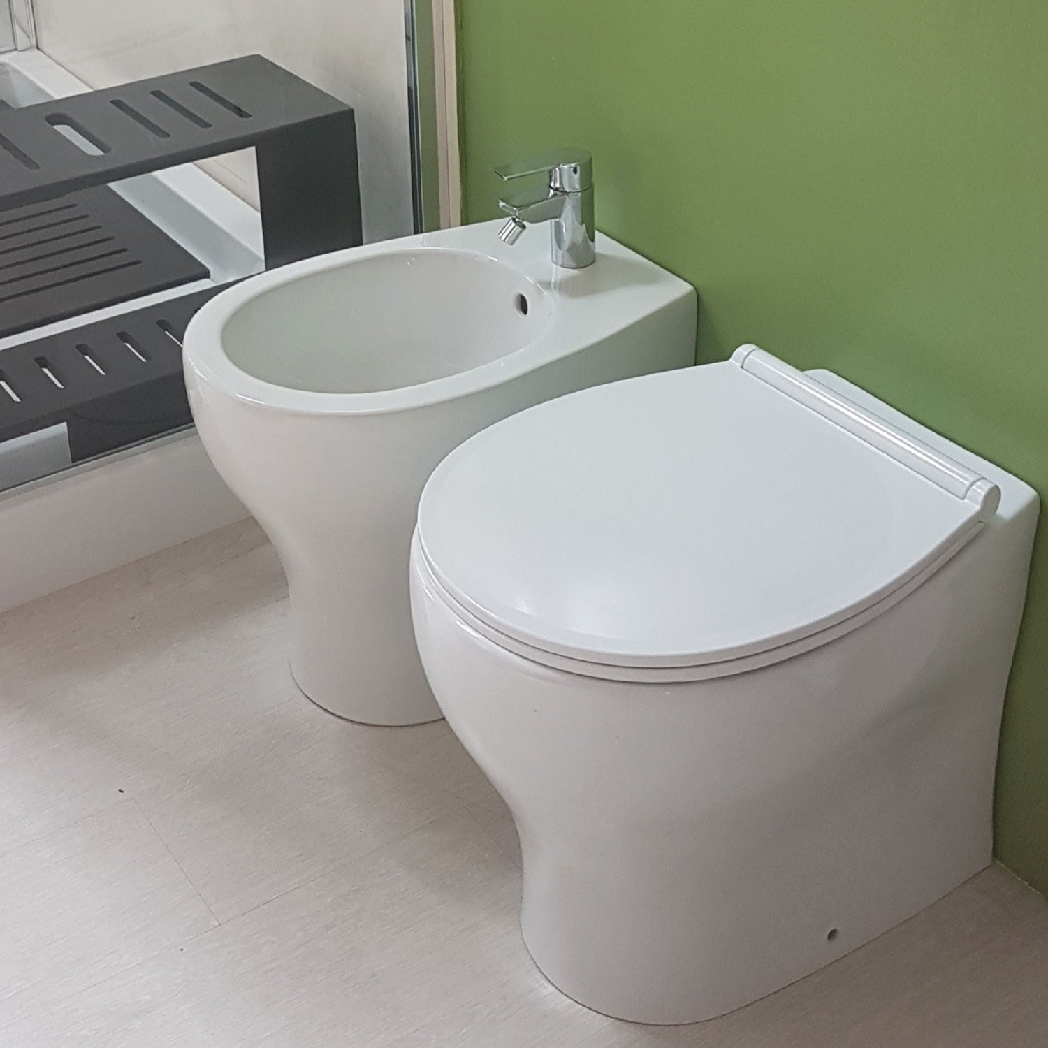 Sanitari filomuro senza brida Innova Denver wc