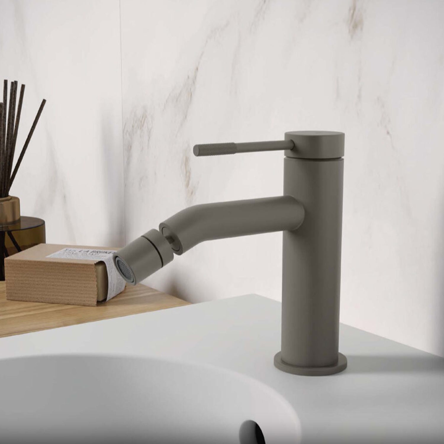Miscelatore bidet monocomando RubiFlux York Mud con piletta di scarico click-clack - Grigio Fango by CeramicStore | Lo specialista del tuo bagno