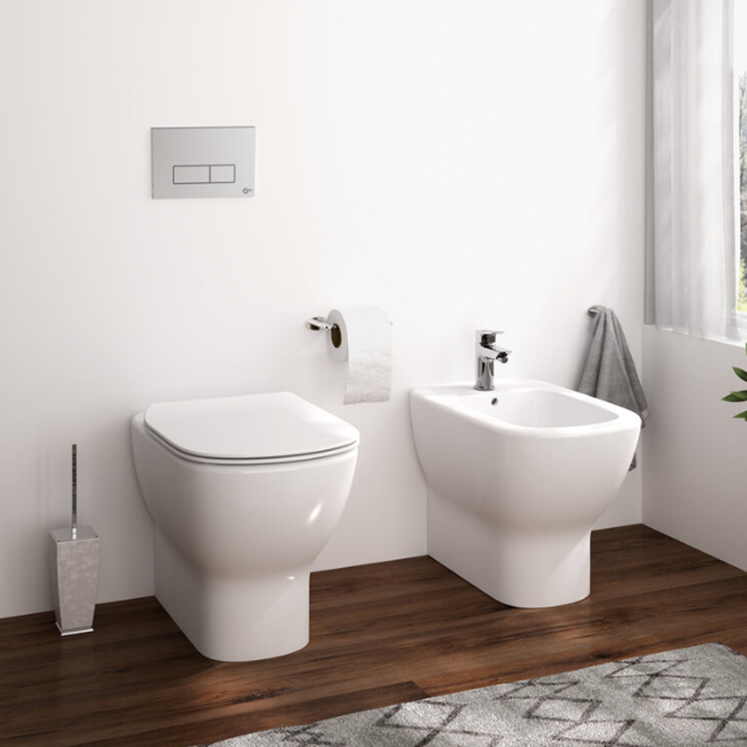Sanitari filo muro Ideal Standard Tesi con scarico traslato e AquaBlade con sedile termoindurente chiusura rallentata