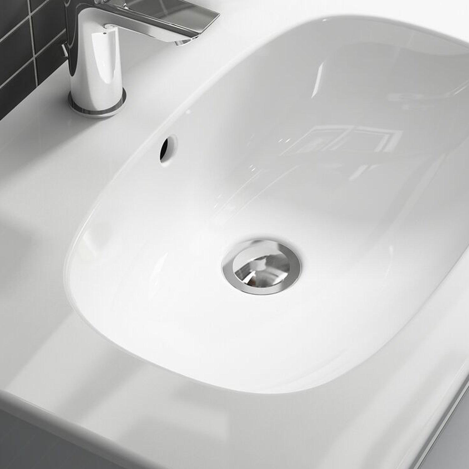 Lavabo sospeso Ideal Standard modello Tesi 62,5x45 cm by CeramicStore | Lo specialista del tuo bagno