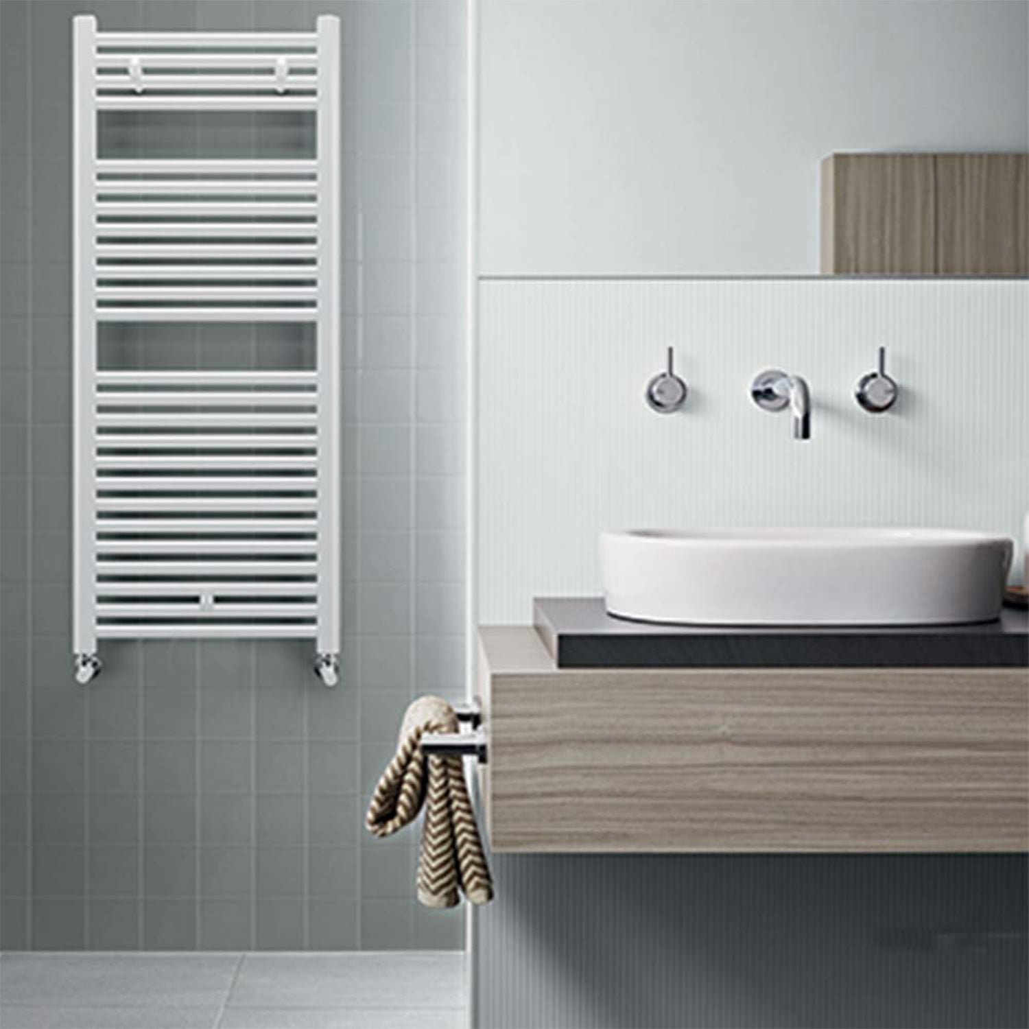 Termoarredo scaldasalviette in acciaio verniciato bianco 1230x500 interasse 450 Lazzarini Roma 605 Watt by CeramicStore | Lo specialista del tuo bagno
