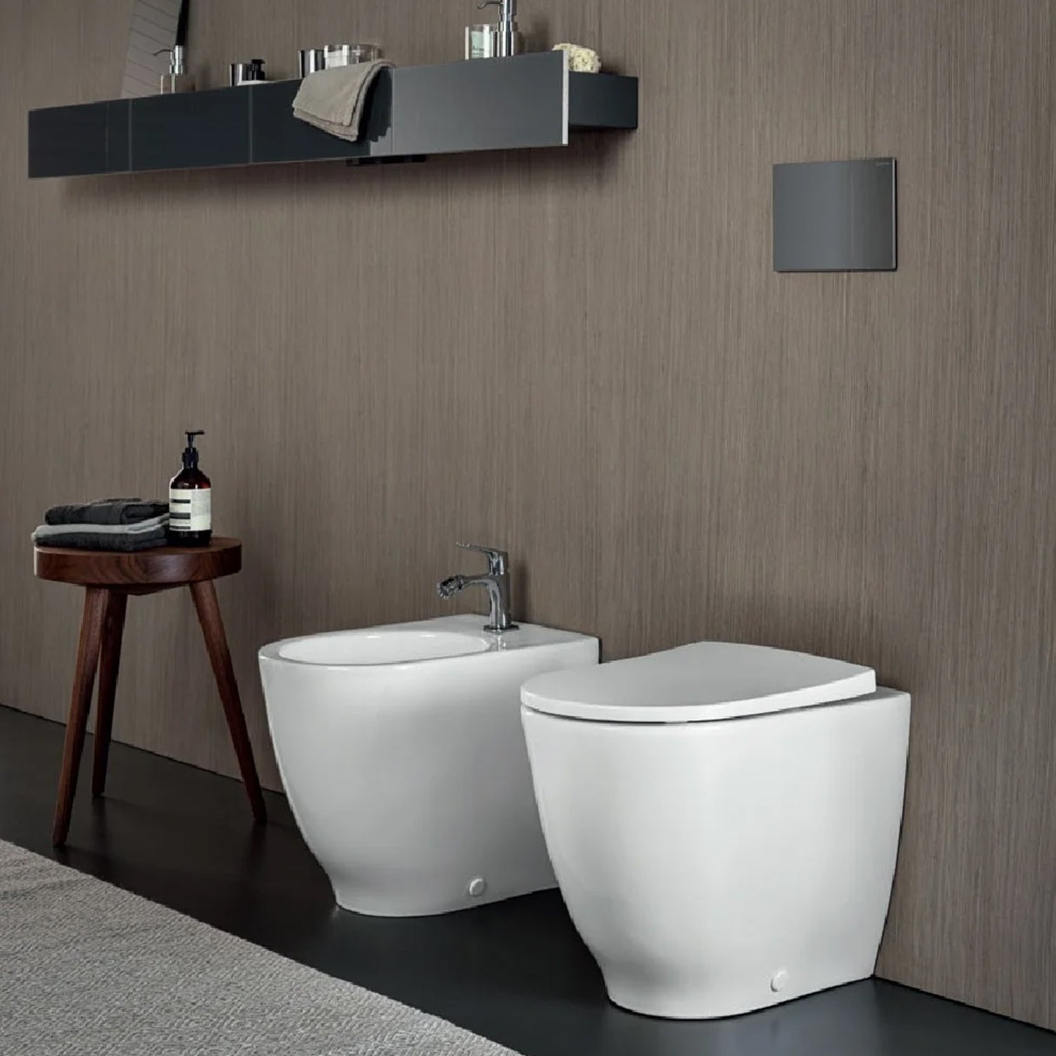 Sanitari filomuro con bidet