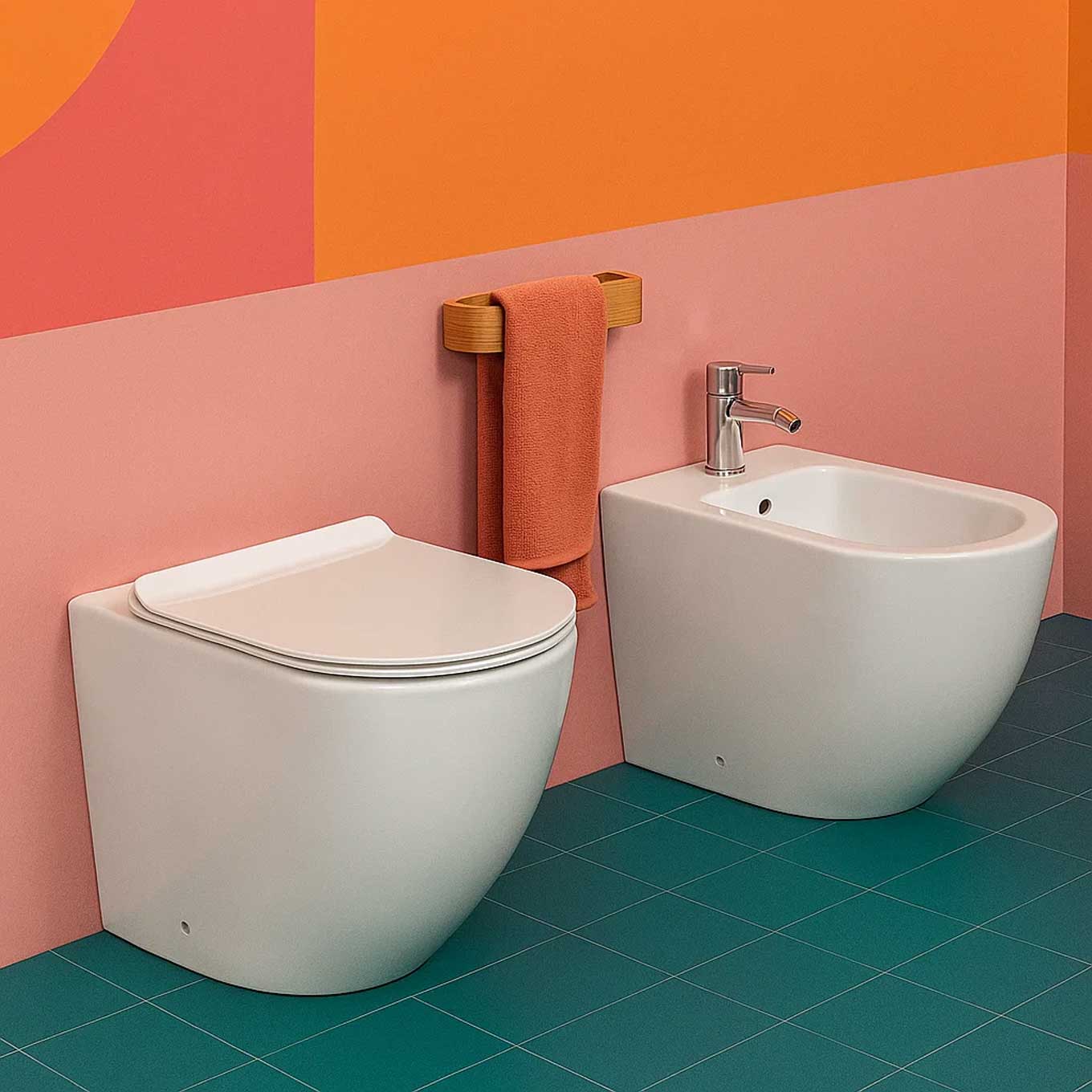 Floor-mounted wall-hugging Bathcore sanitary set with included toilet seat cover - Aura series