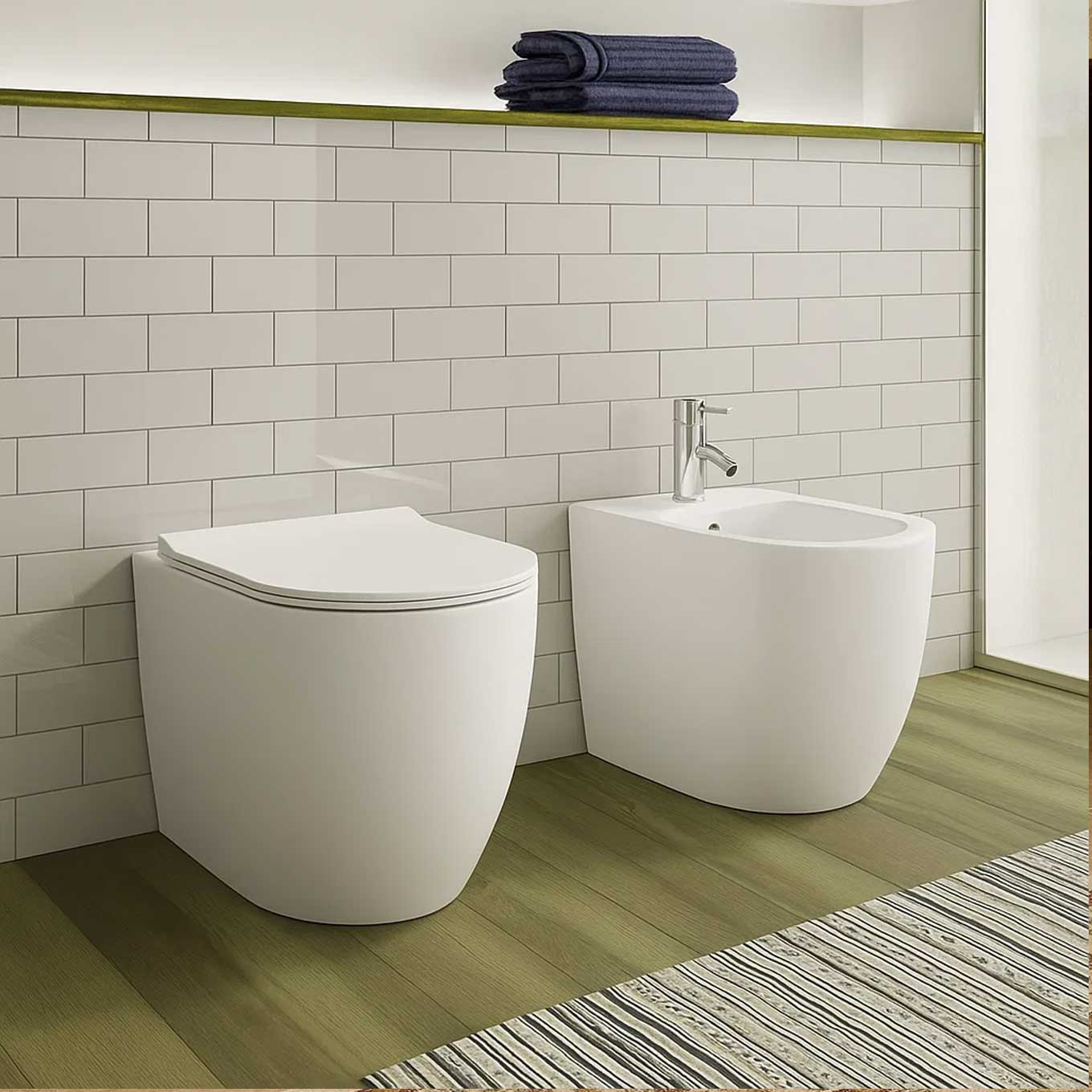 Sanitari filoparete scarico traslato Althea Cover XL con sedile slim SoftClose 56x36 cm H. 42 cm