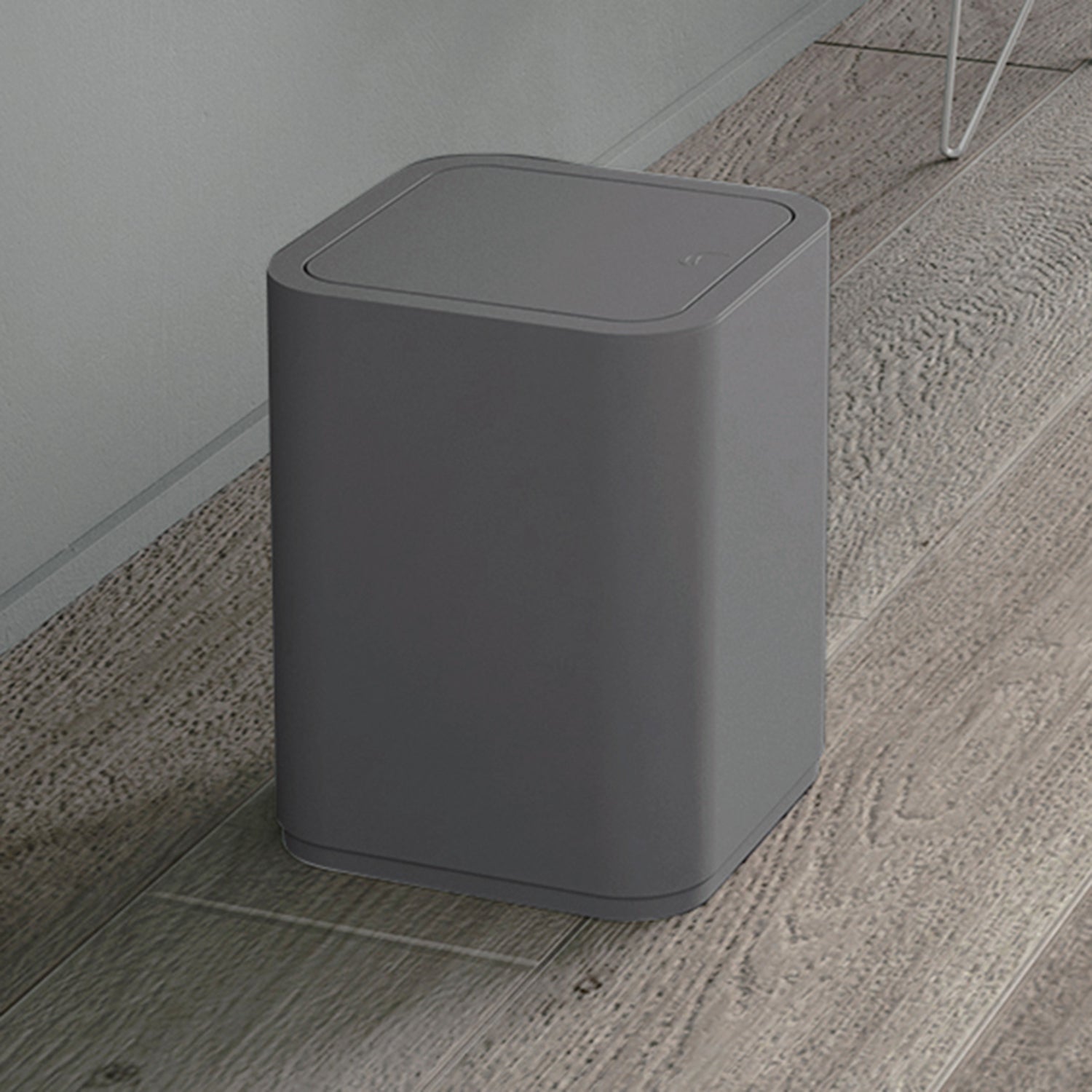 Portarifiuti 8 lt da appoggio Gedy serie Seventy - Grigio by CeramicStore | Lo specialista del tuo bagno