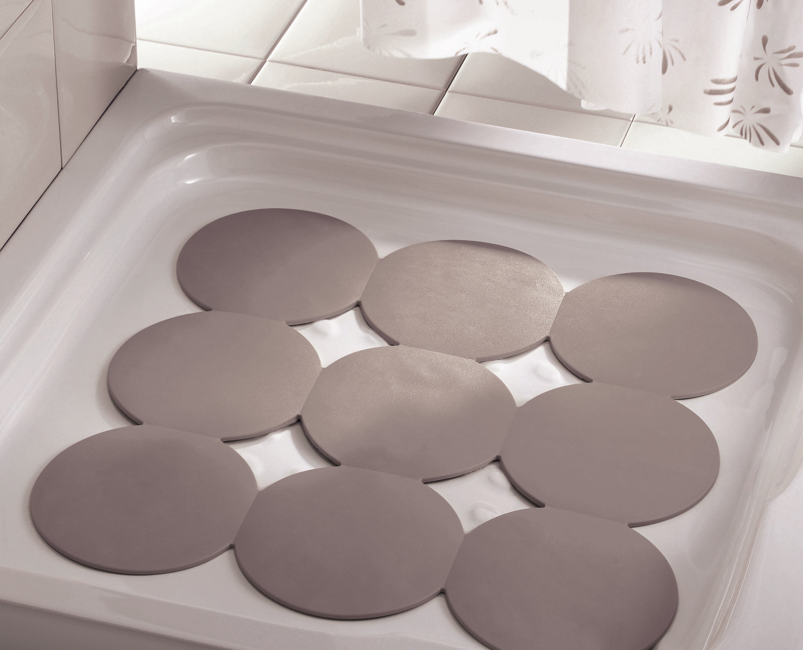 Tappeto antiscivolo doccia Giotto di Gedy 55x55 cm - Tortora chiaro by CeramicStore | Lo specialista del tuo bagno