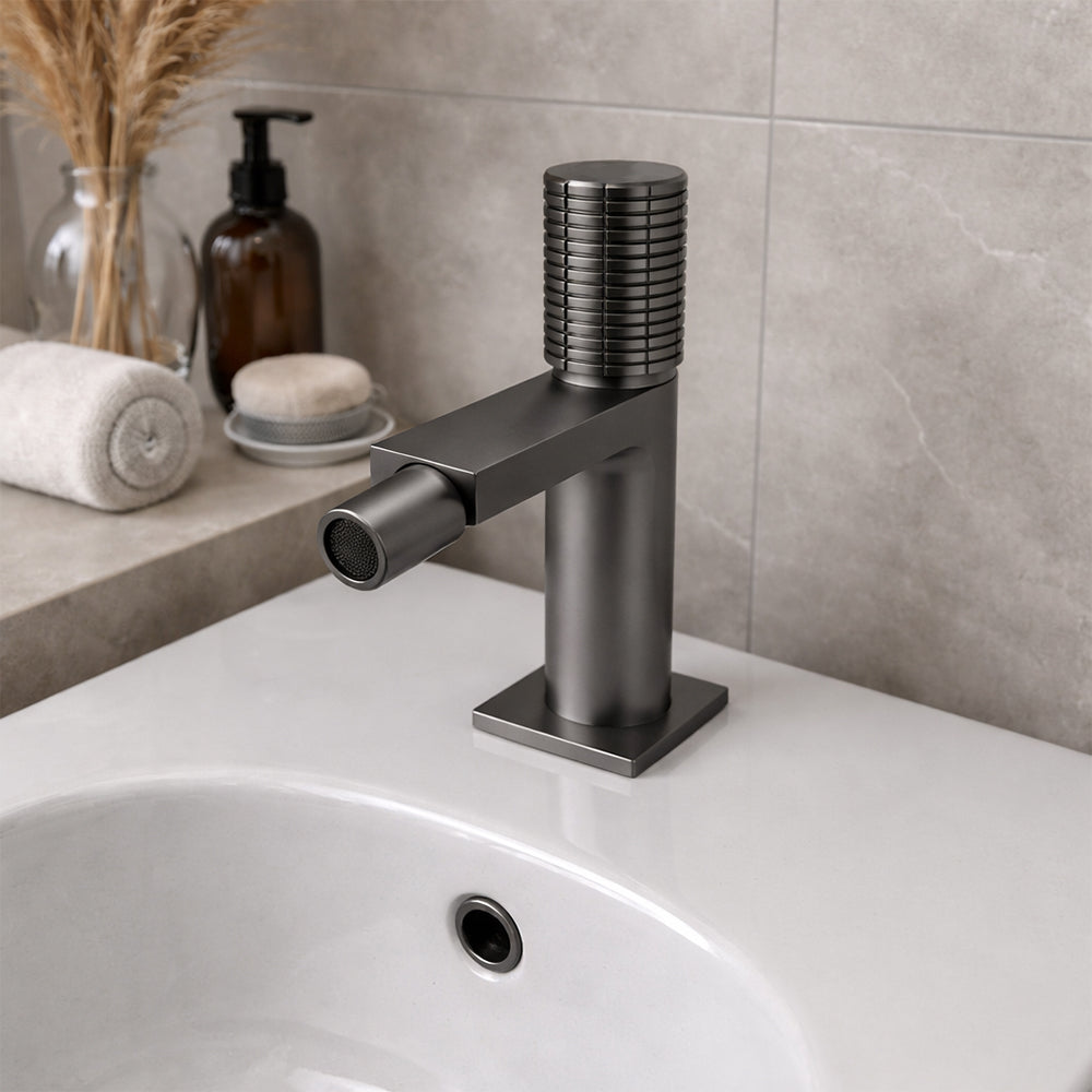 Rubinetteria bagno 2026: quale finitura scegliere tra nero opaco, ottone, cromato e satinato