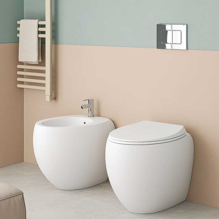 Coppia sanitari filomuro Rak Ceramics Cloud – WC senza brida con coprivaso
