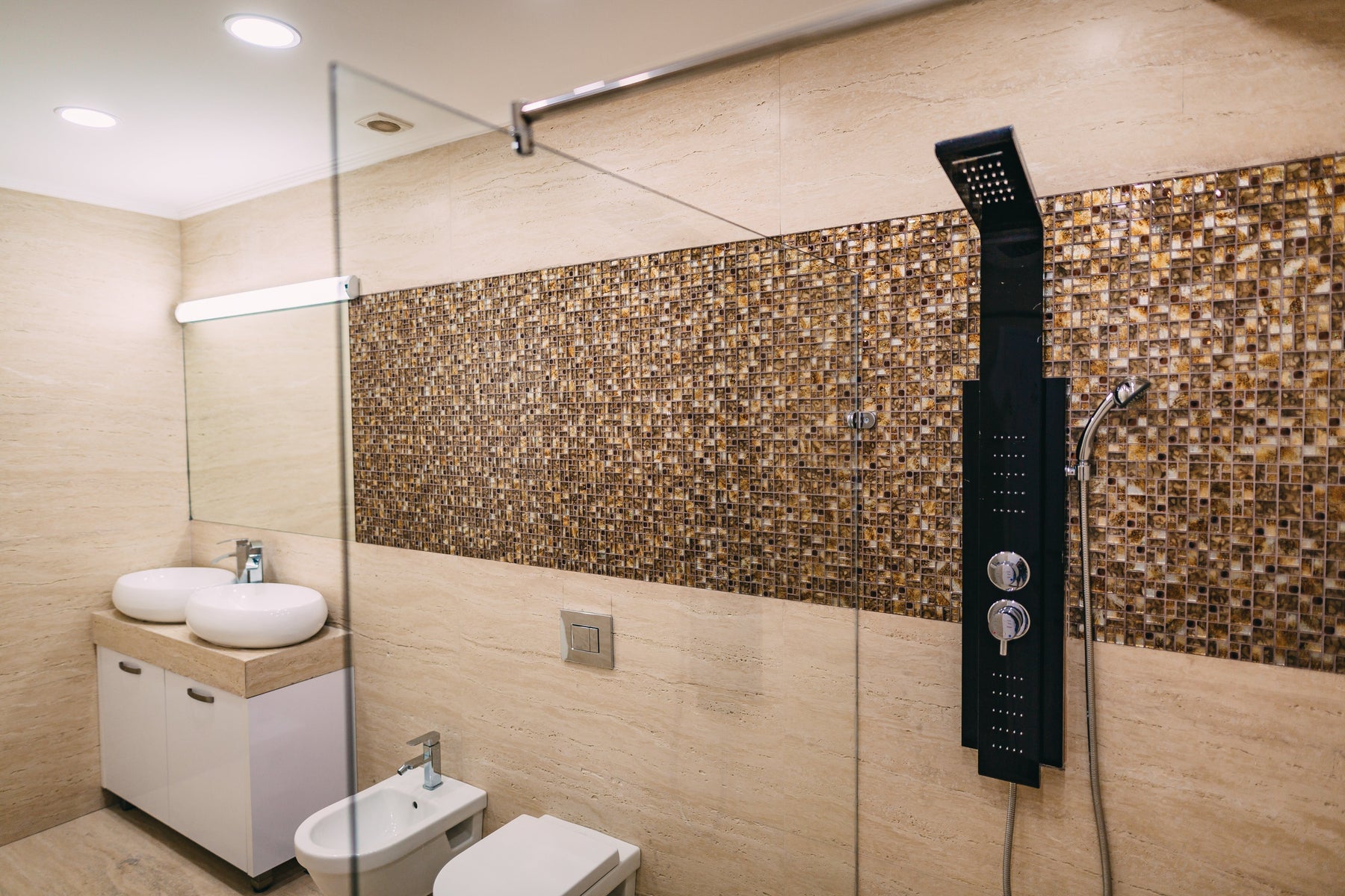 Colonna doccia idromassaggio: guida completa alla scelta e al funzionamento