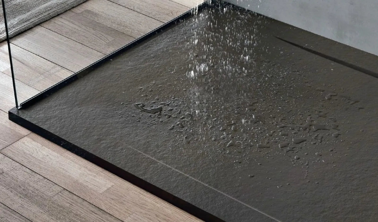 Piatto doccia per bagno piccolo: soluzioni salvaspazio