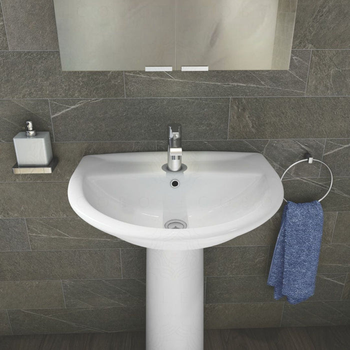 Lavabo a colonna: il grande classico che torna di moda nel bagno retrò