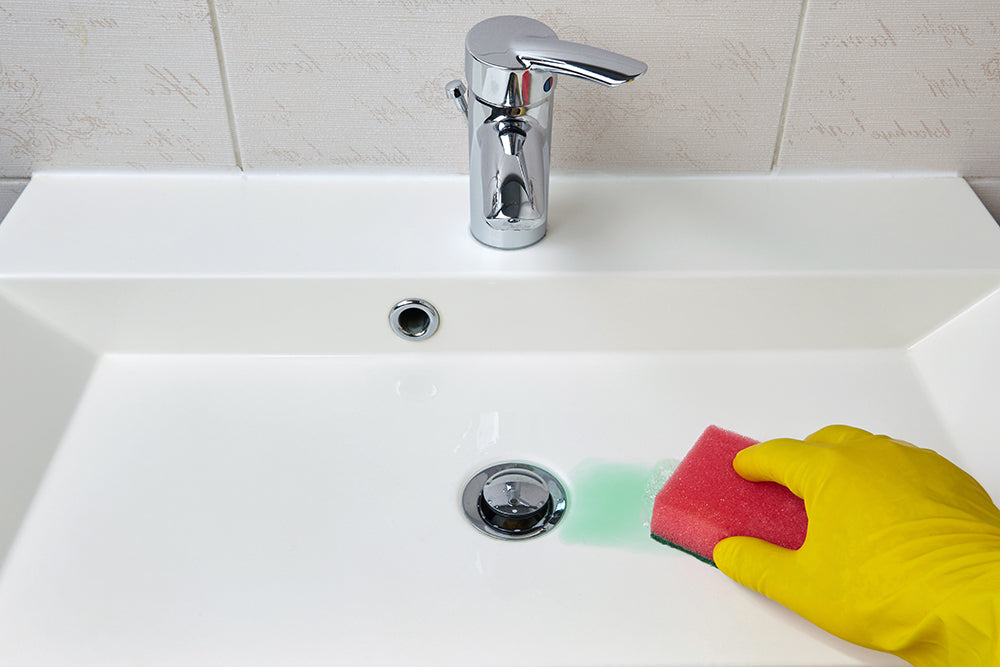 Come pulire un lavatoio in ceramica: consigli pratici per mantenerlo perfetto