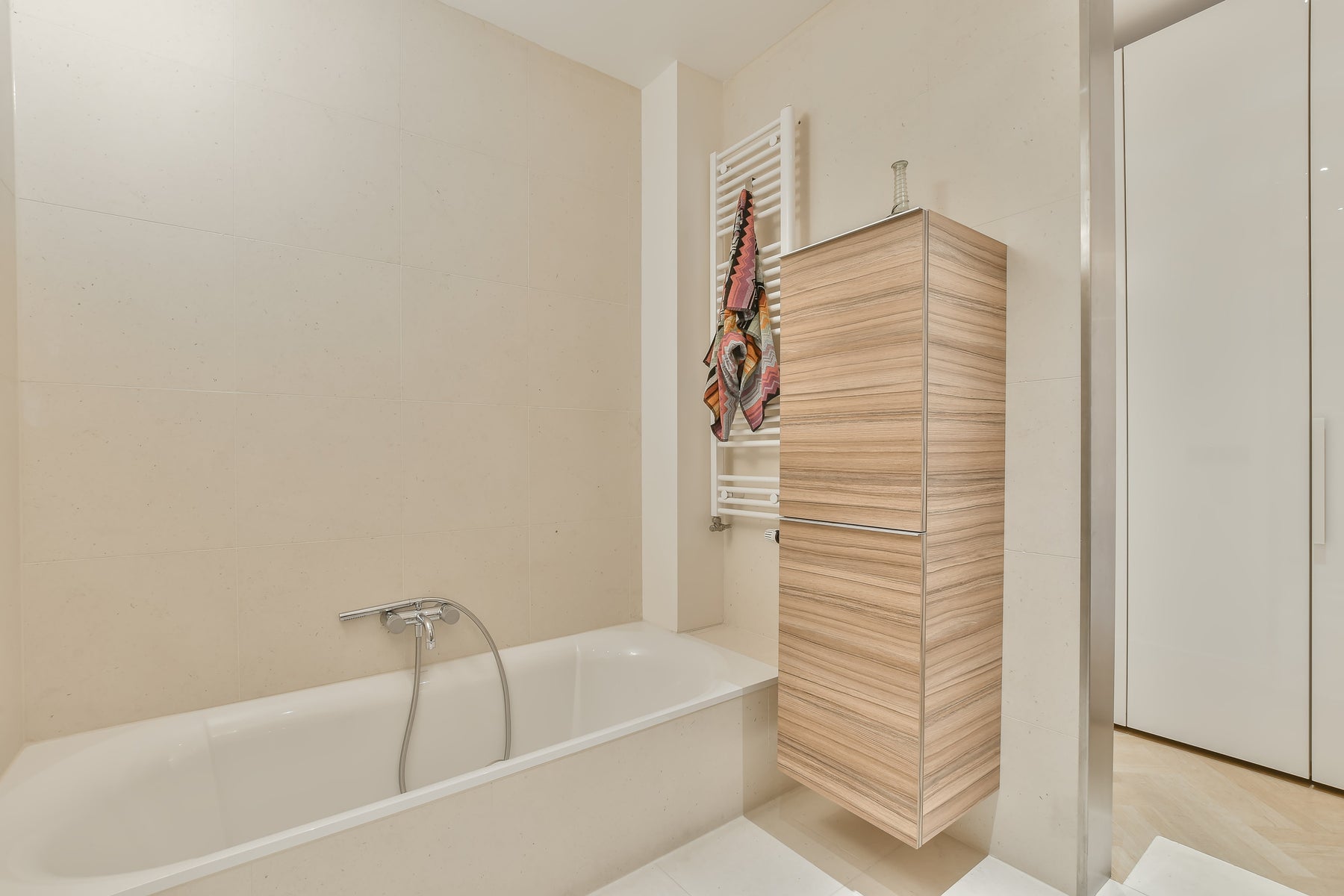 Colonne bagno sospese: vantaggi e quando sceglierle